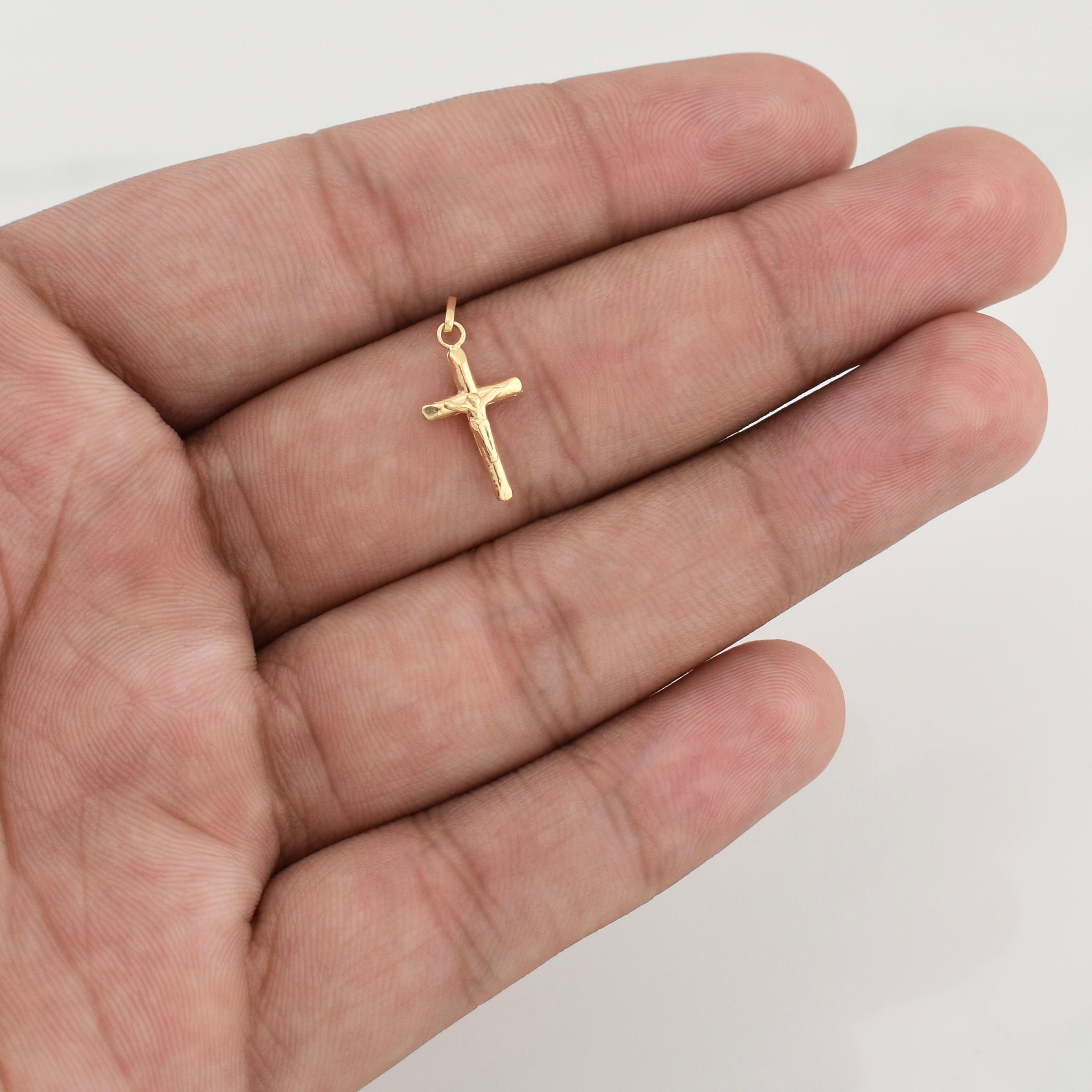 Dije Cruz Cristo 0.3 g / 3/4 in Oro Amarillo 18K