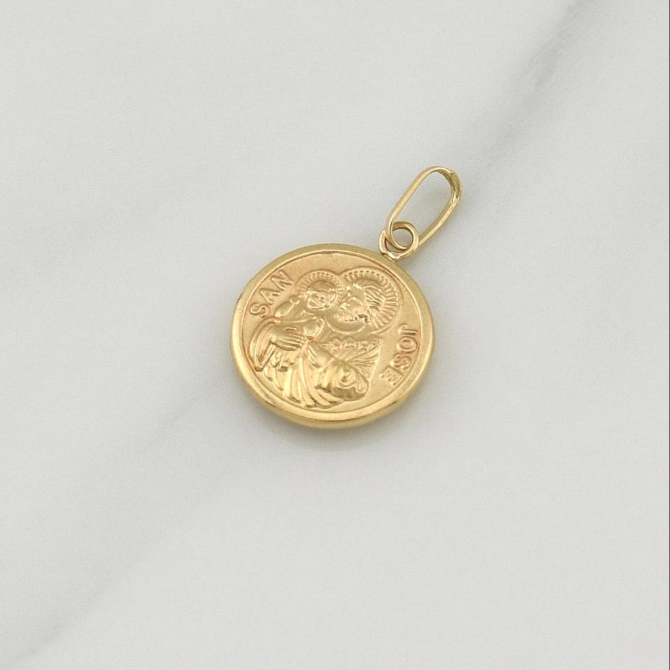 Dije San Jose 0.85 g / 3/4 in Oro Amarillo 18K