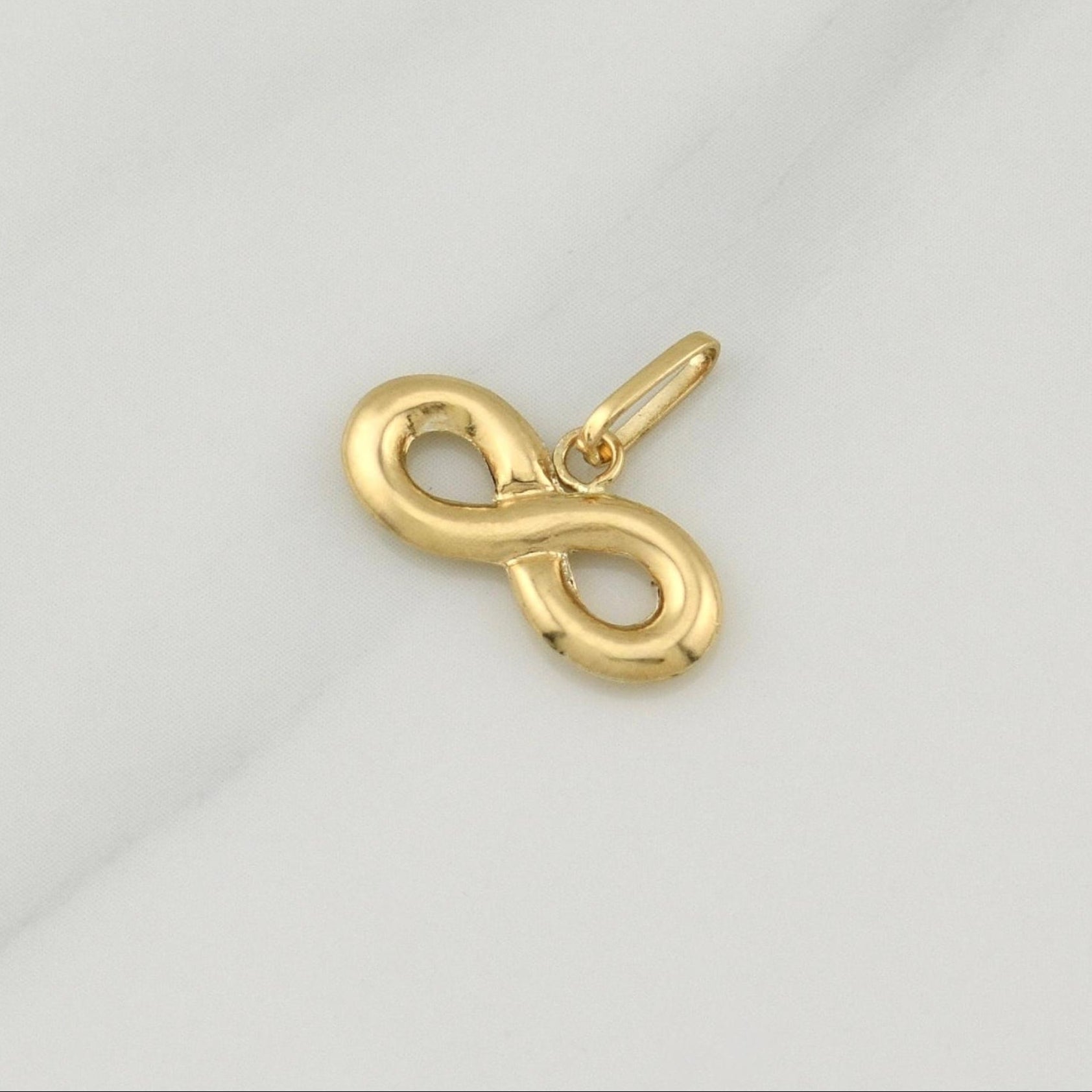Dije Infinito 0.75 g / 1/2 in Oro Amarillo 18K