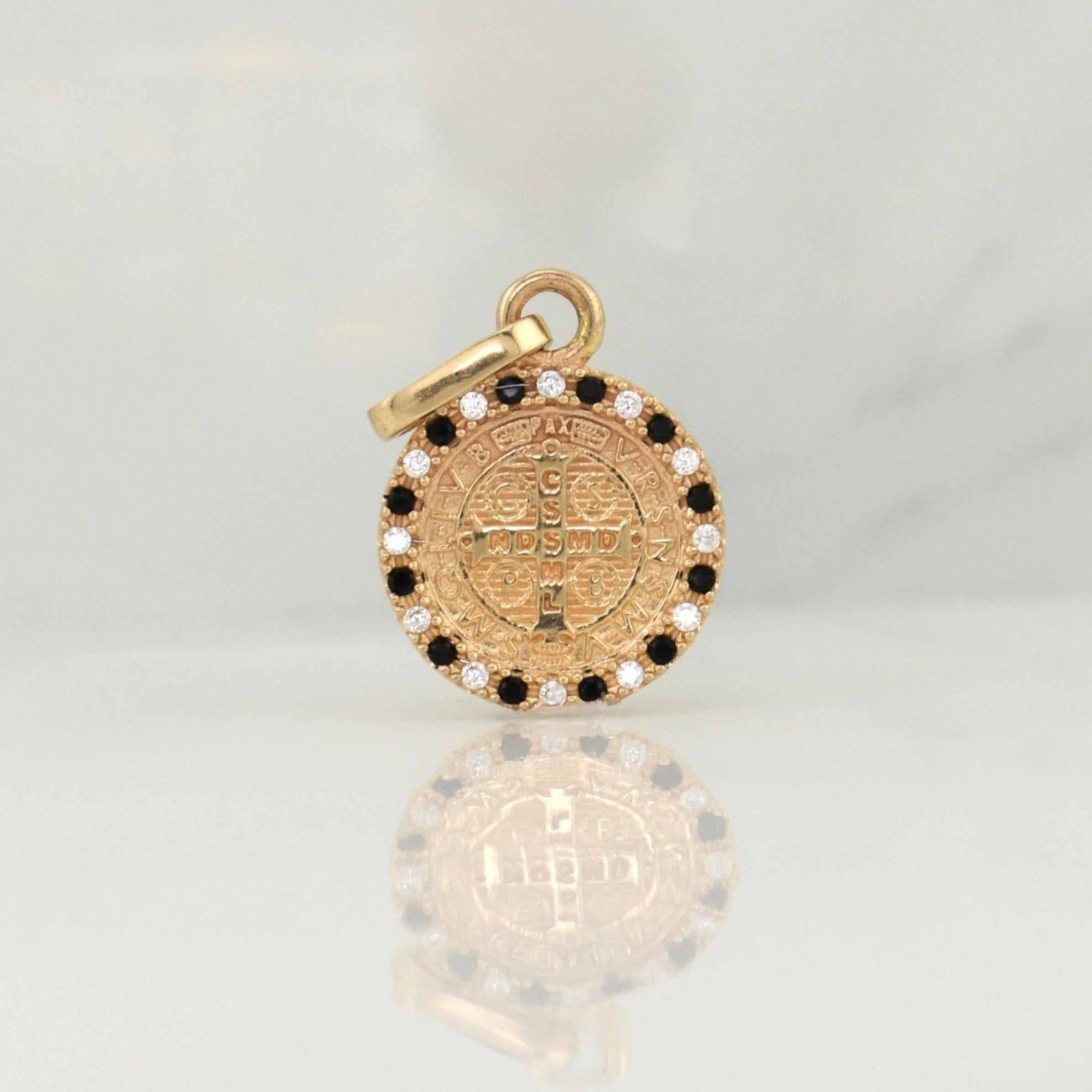 Dije San Benito 1.9 g / 3/4 in Oro Amarillo 18K