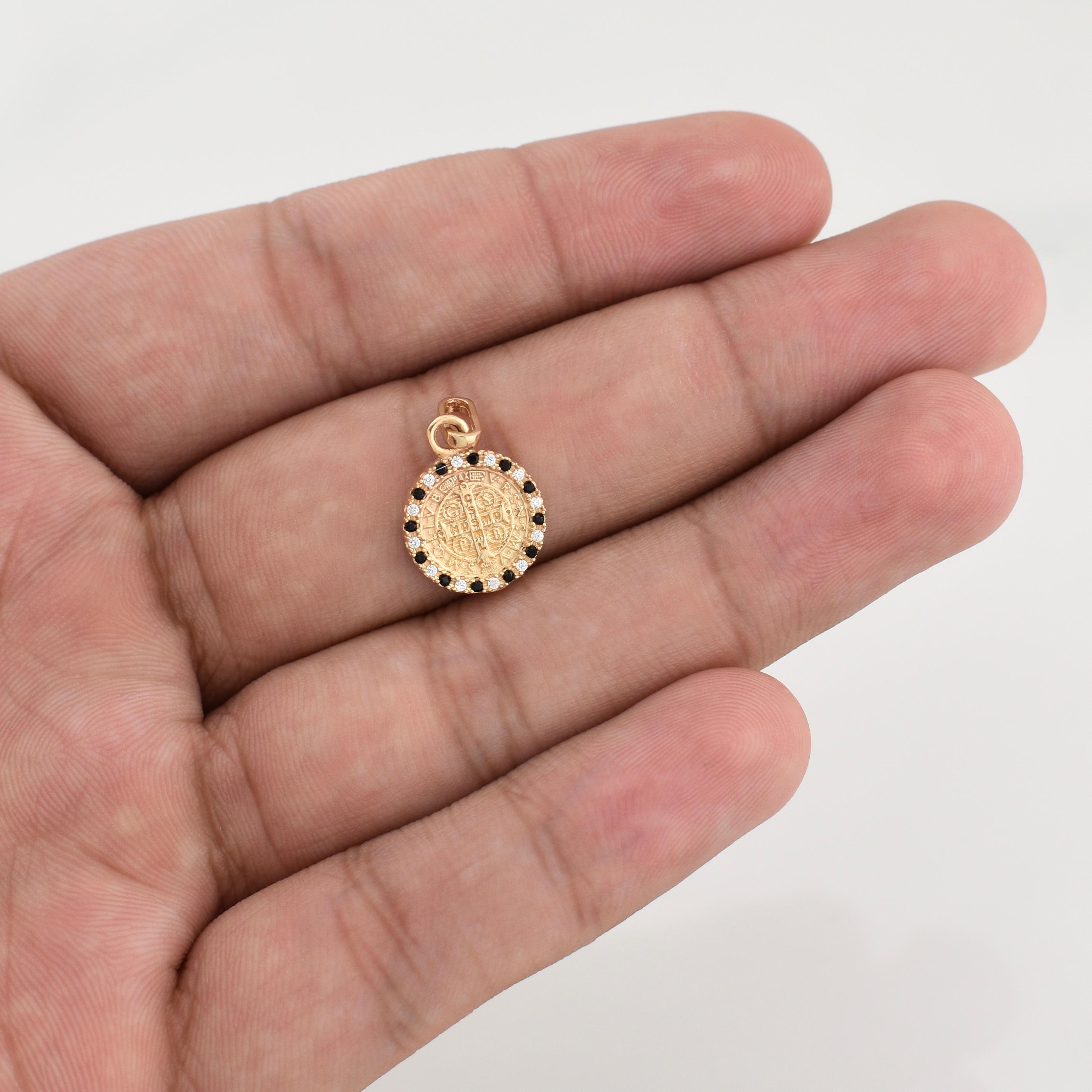 Dije San Benito 1.9 g / 3/4 in Oro Amarillo 18K