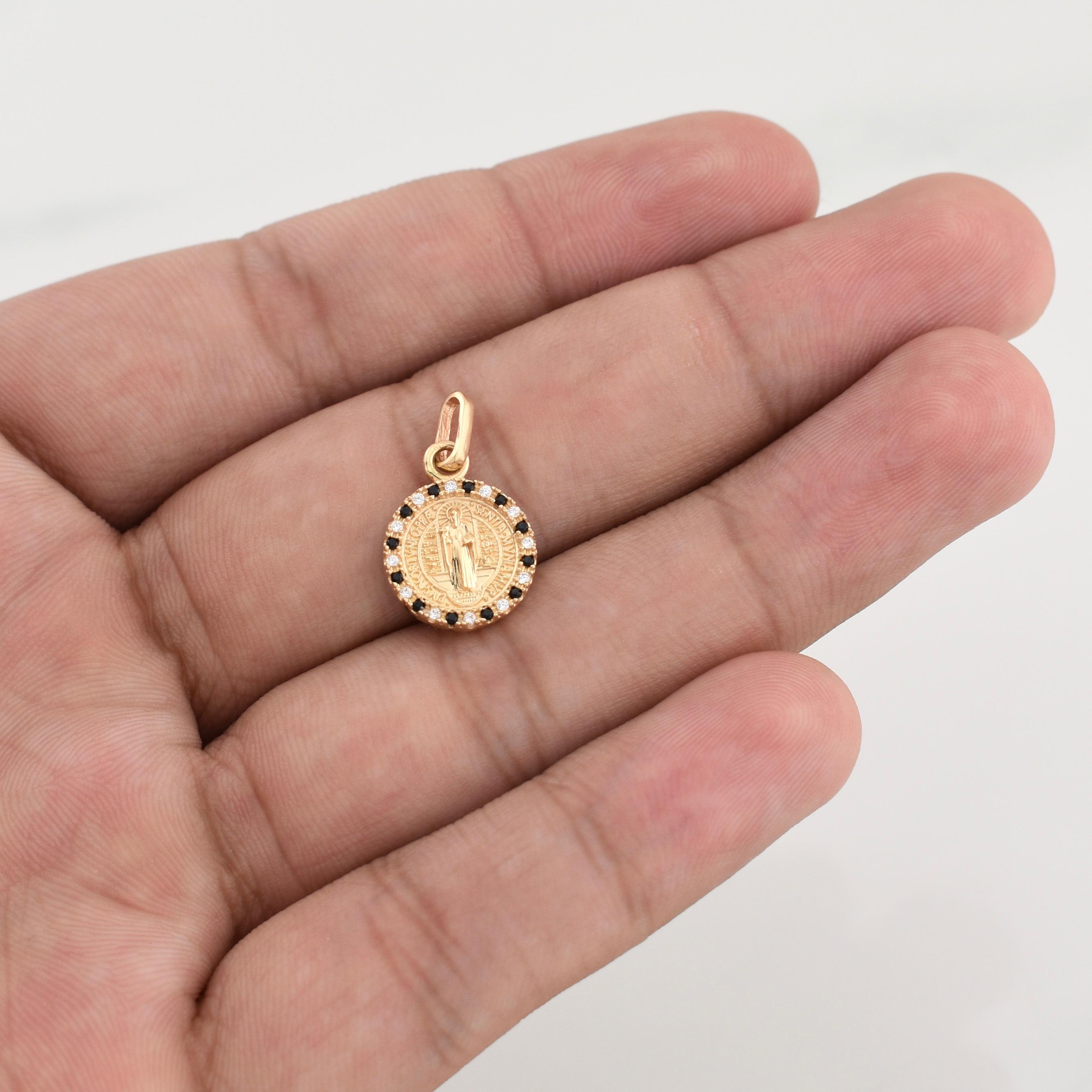 Dije San Benito 1.9 g / 3/4 in Oro Amarillo 18K