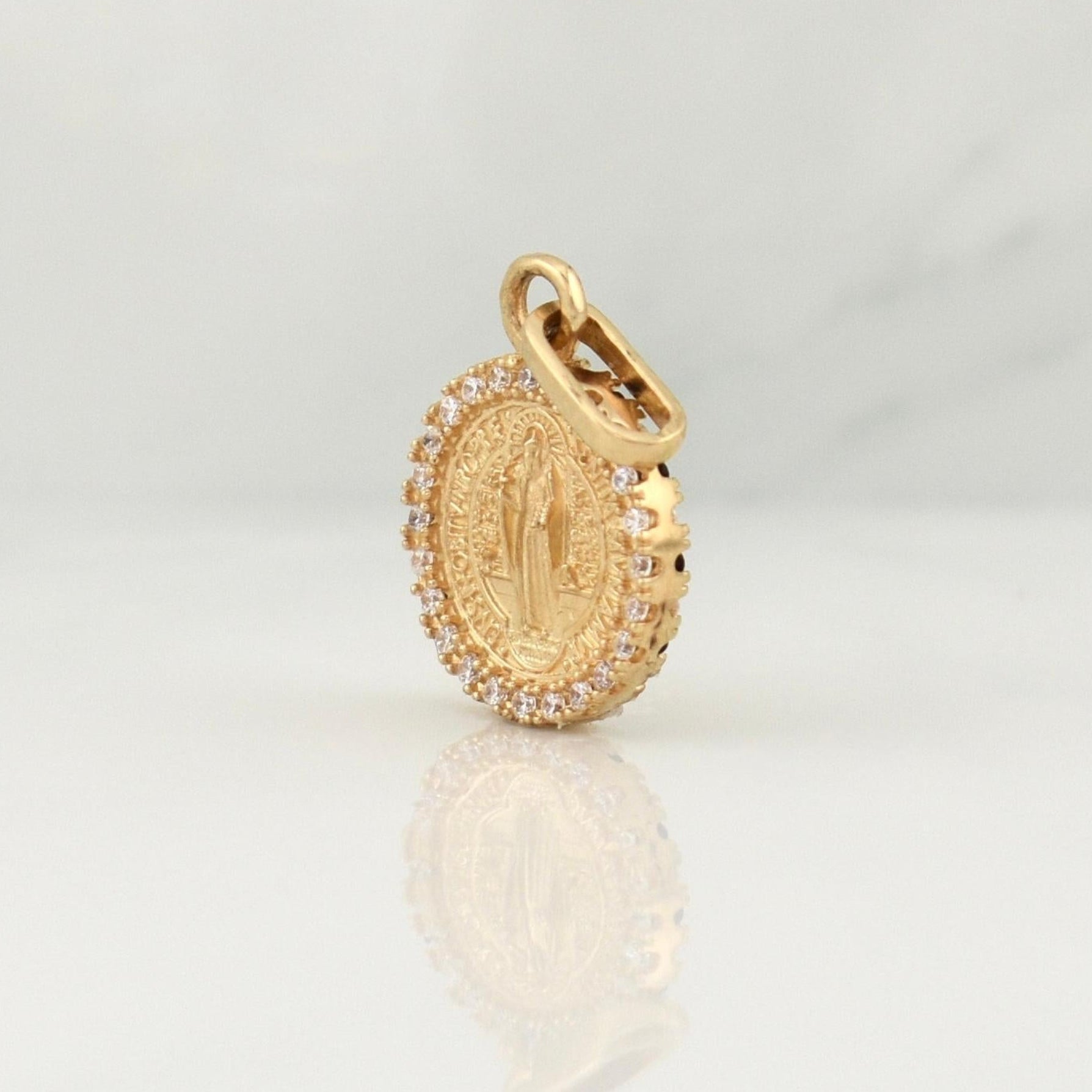 Dije San Benito 1.95 g / 3/4 in Oro Amarillo 18K
