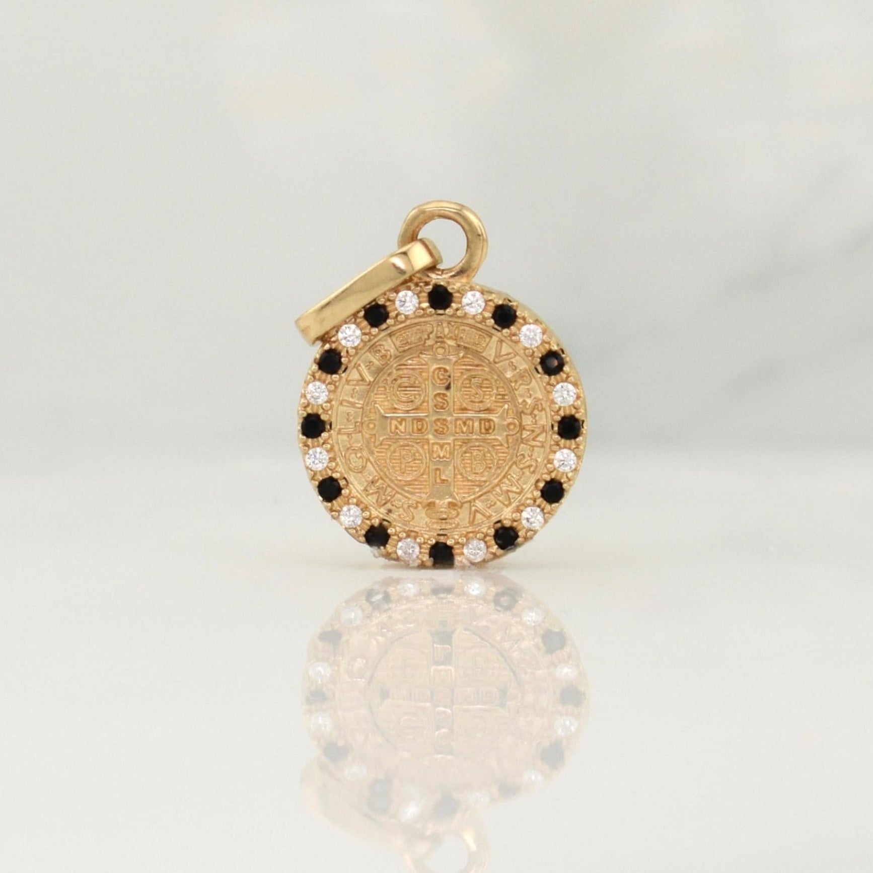 Dije San Benito 1.95 g / 3/4 in Oro Amarillo 18K