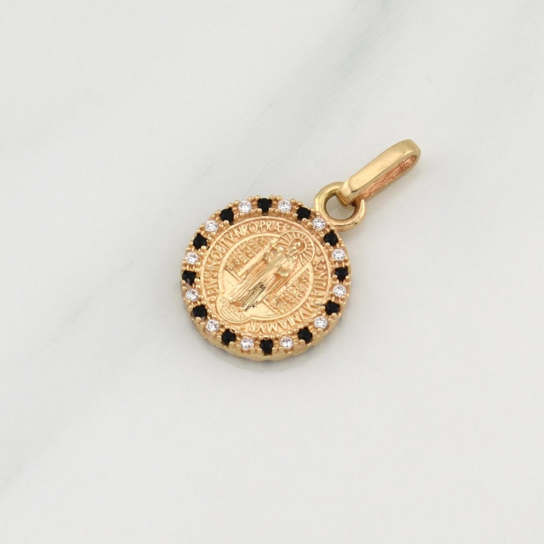 Dije San Benito 1.9 g / 3/4 in Oro Amarillo 18K