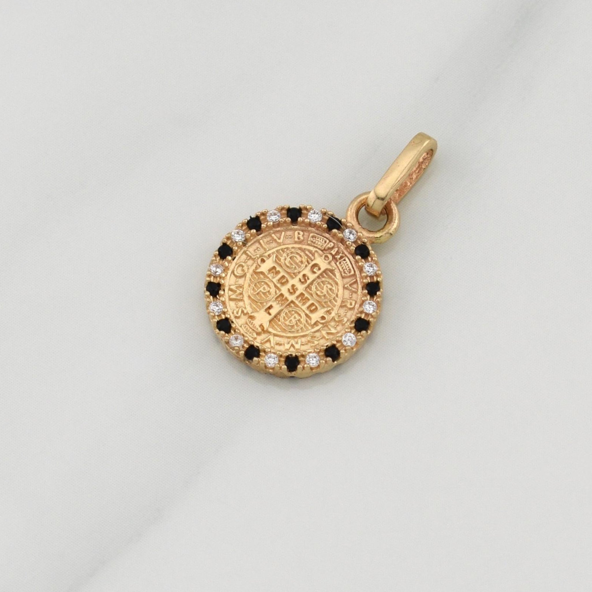 Dije San Benito 1.9 g / 3/4 in Oro Amarillo 18K