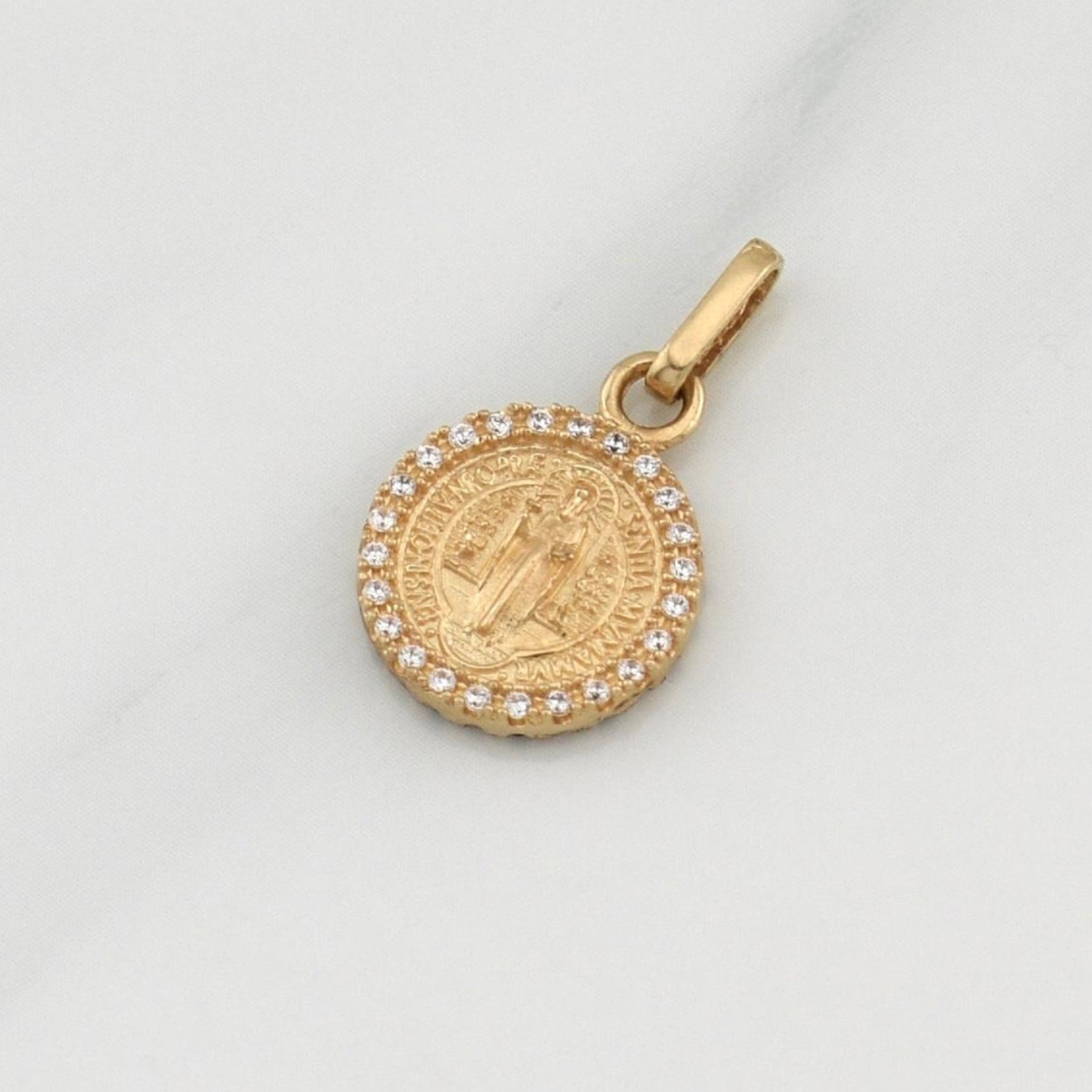 Dije San Benito 1.95 g / 3/4 in Oro Amarillo 18K