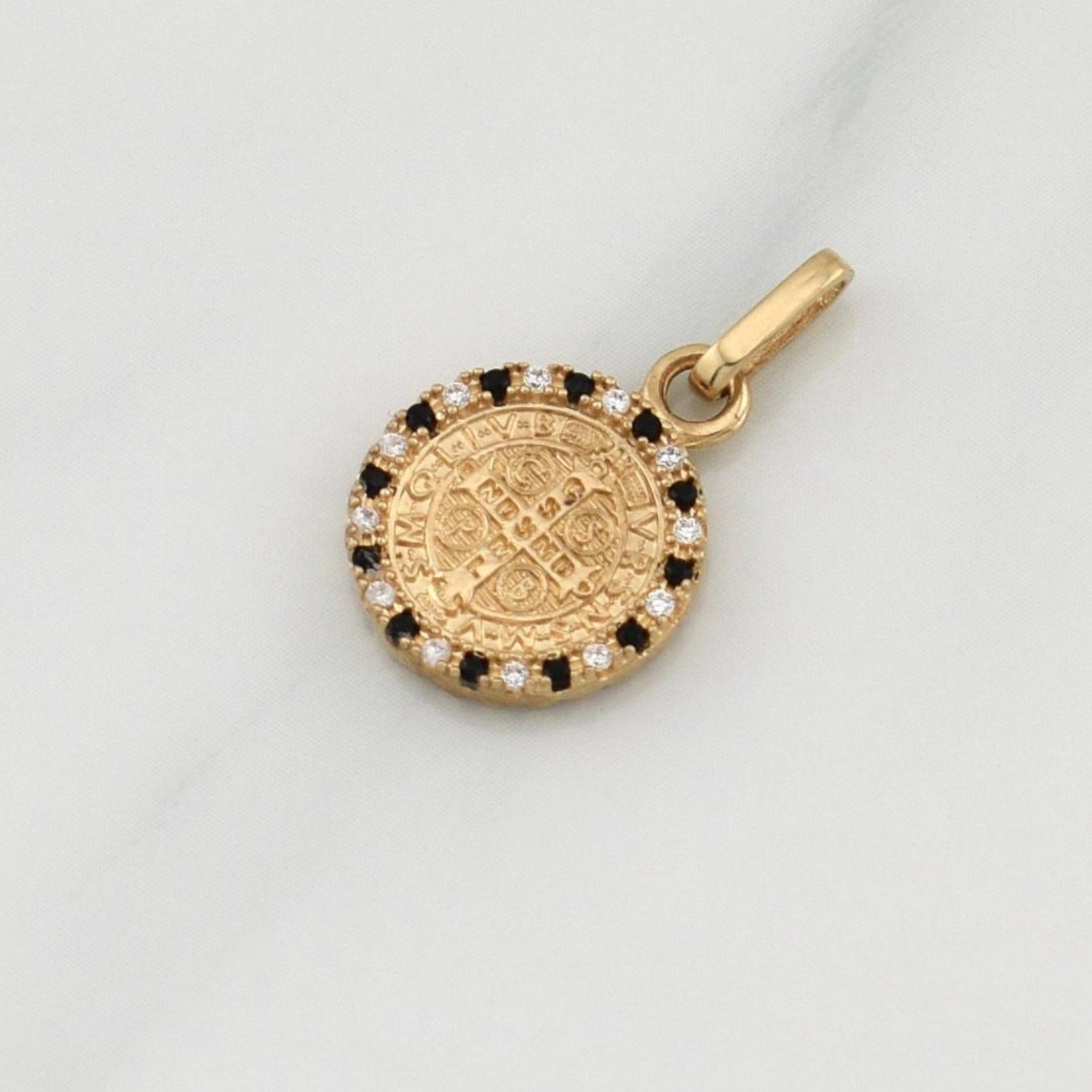 Dije San Benito 1.95 g / 3/4 in Oro Amarillo 18K