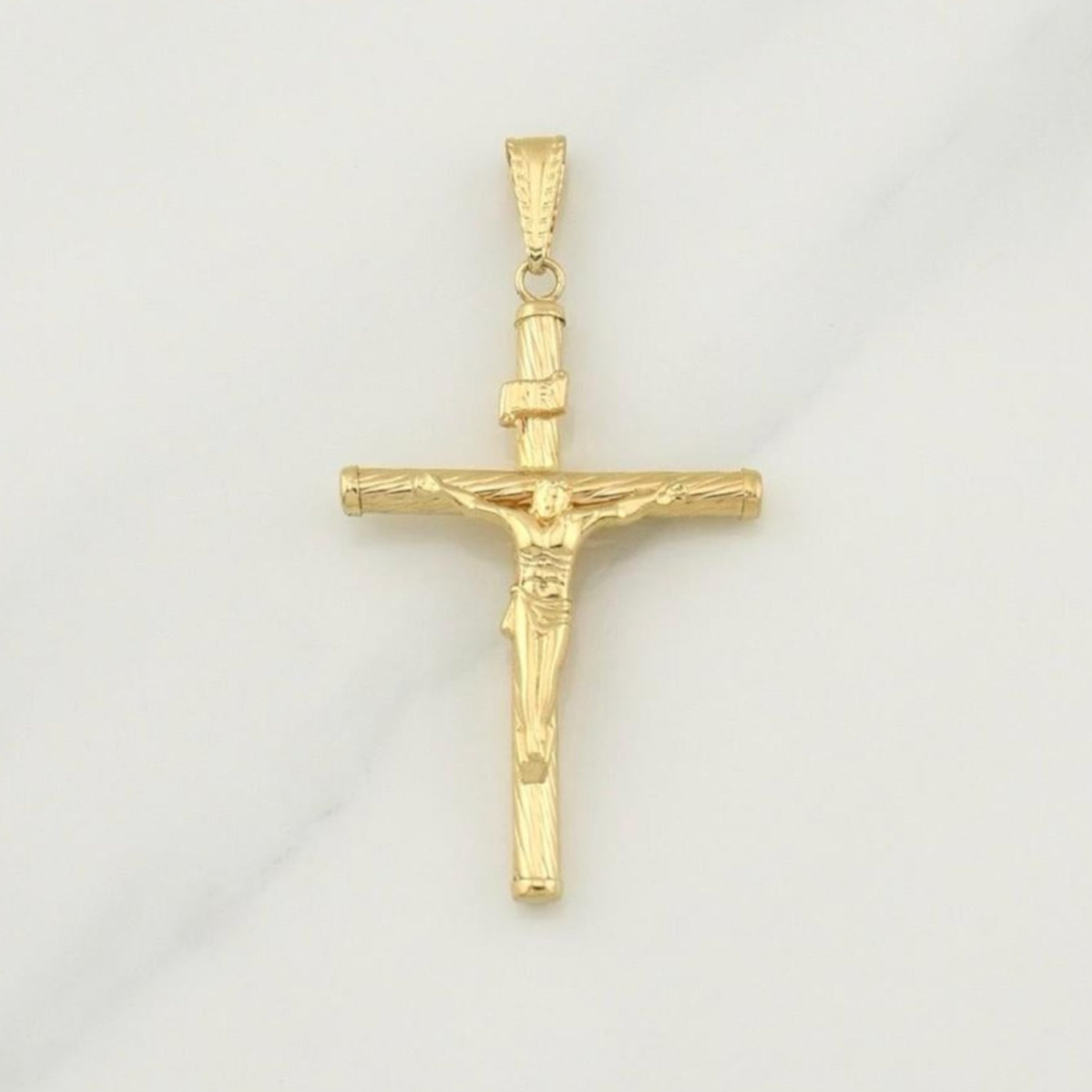 Dije Cruz Cristo 1.65 g / 2 in Oro Amarillo 18K