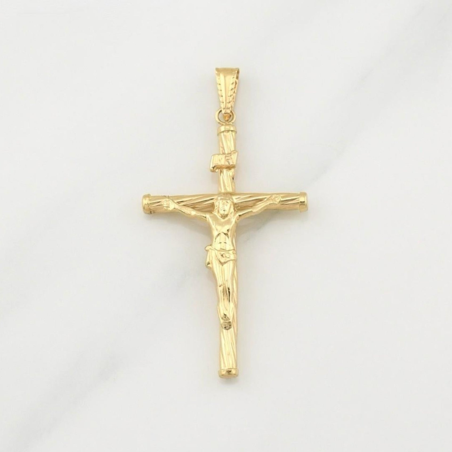 Dije Cruz Cristo 1.7 g / 2 in Oro Amarillo 18K