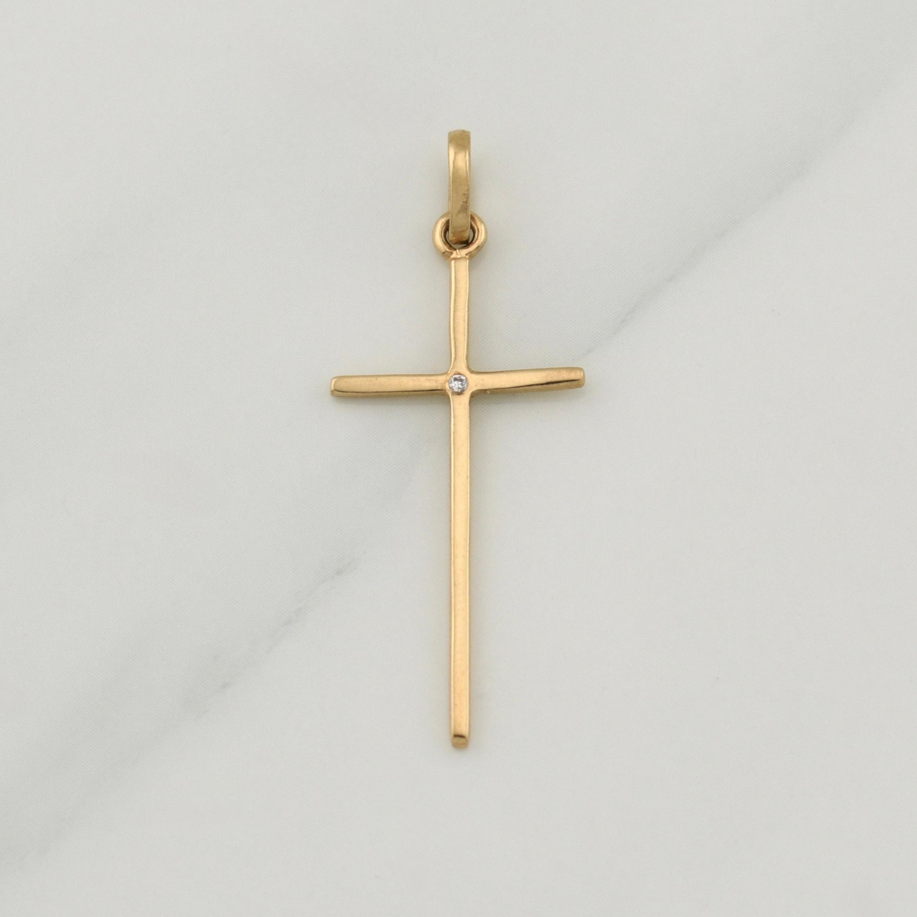 Dije Cruz 0.85 g / 1 1/2 in Oro Amarillo 18K