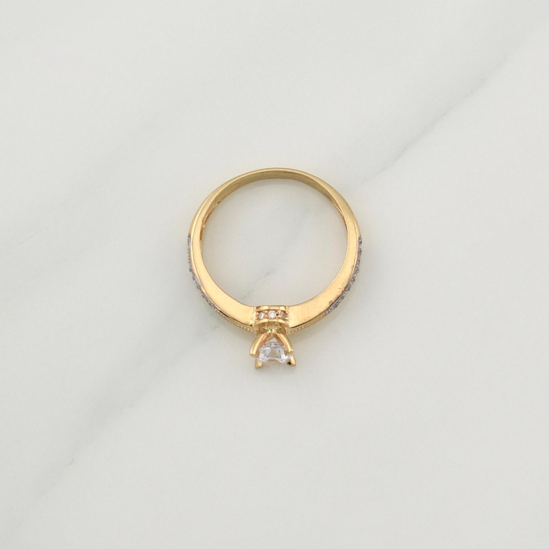 Anillo Solitario 2.9 g / T6,75 Oro Amarillo 18K