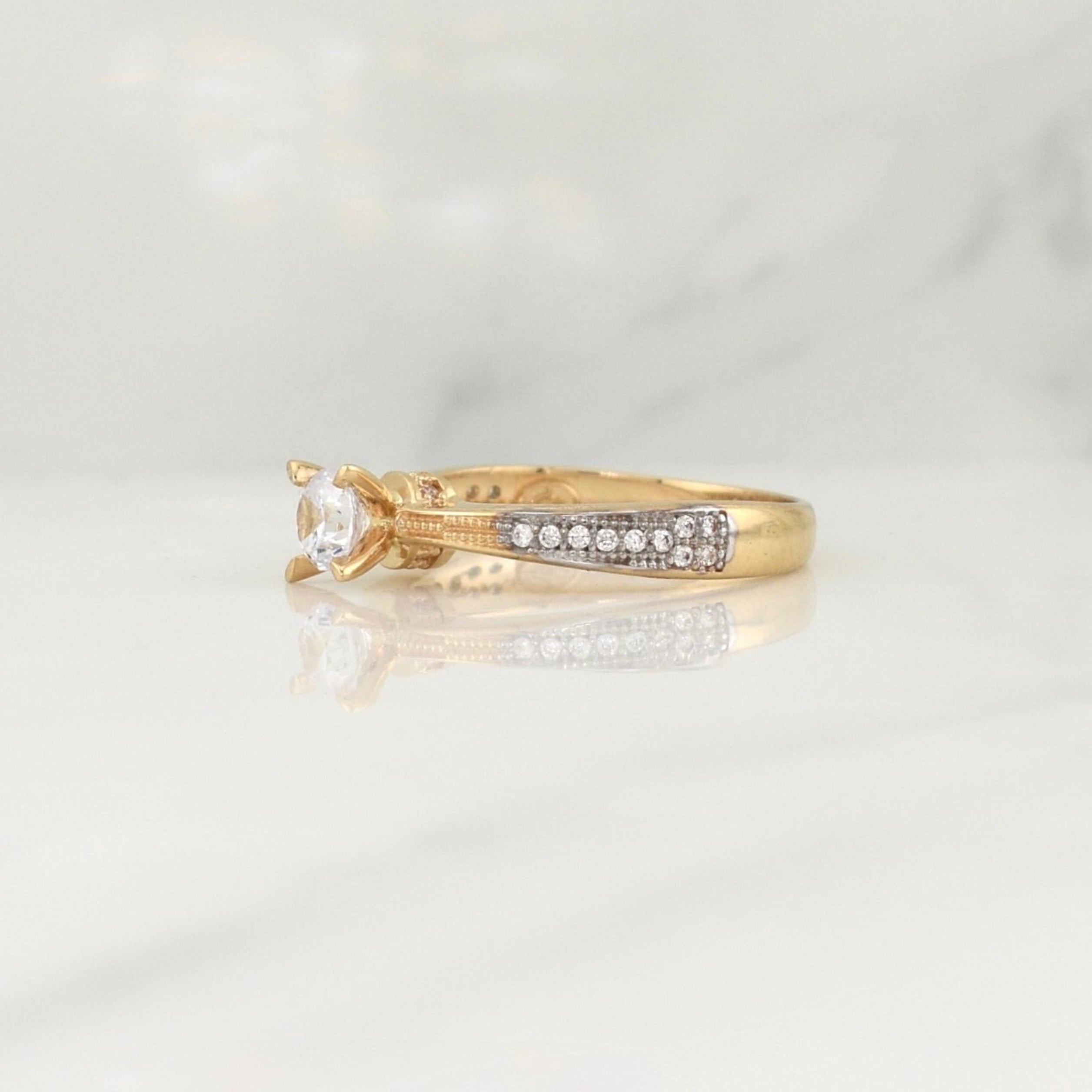 Anillo Solitario 2.9 g / T6,75 Oro Amarillo 18K