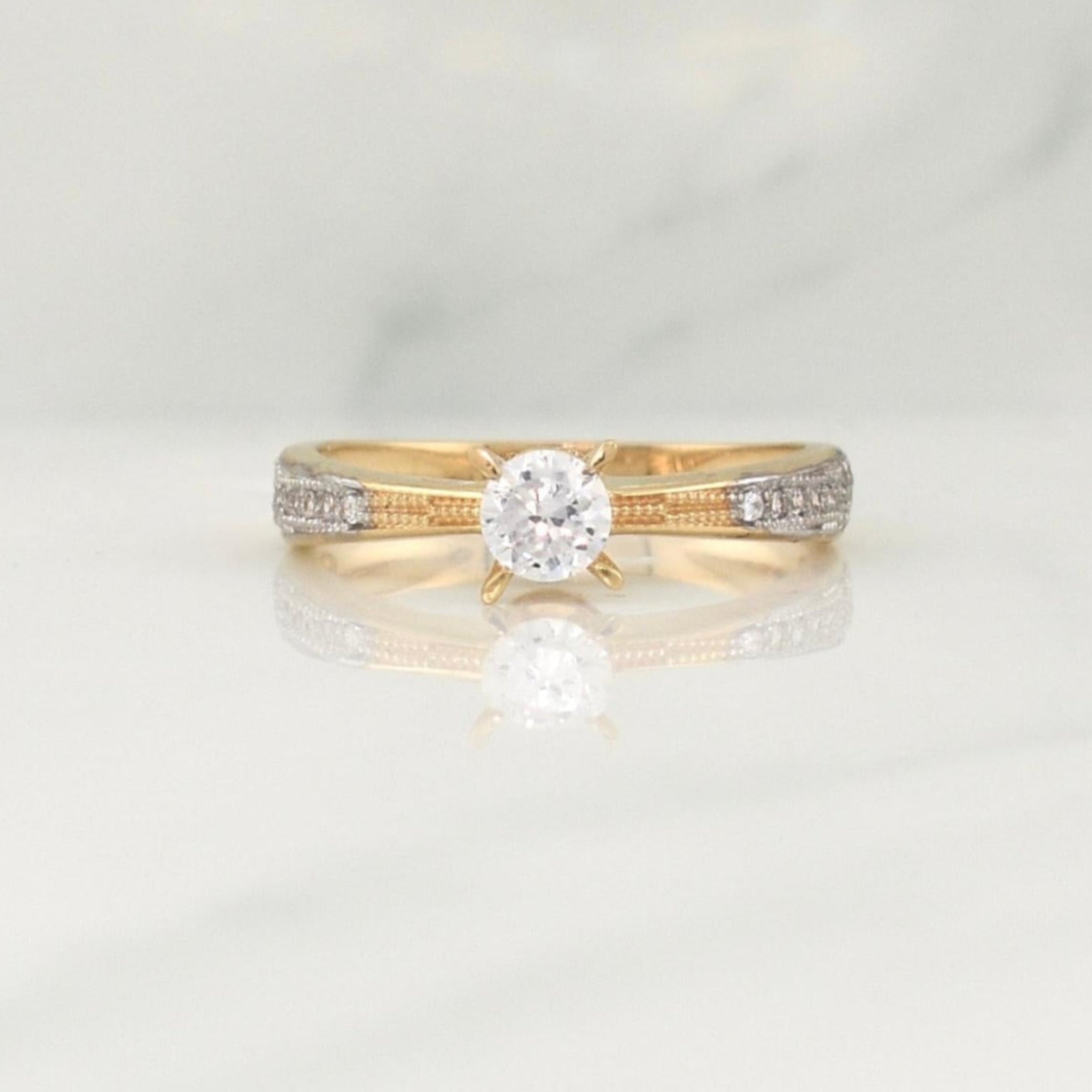 Anillo Solitario 2.9 g / T6,75 Oro Amarillo 18K