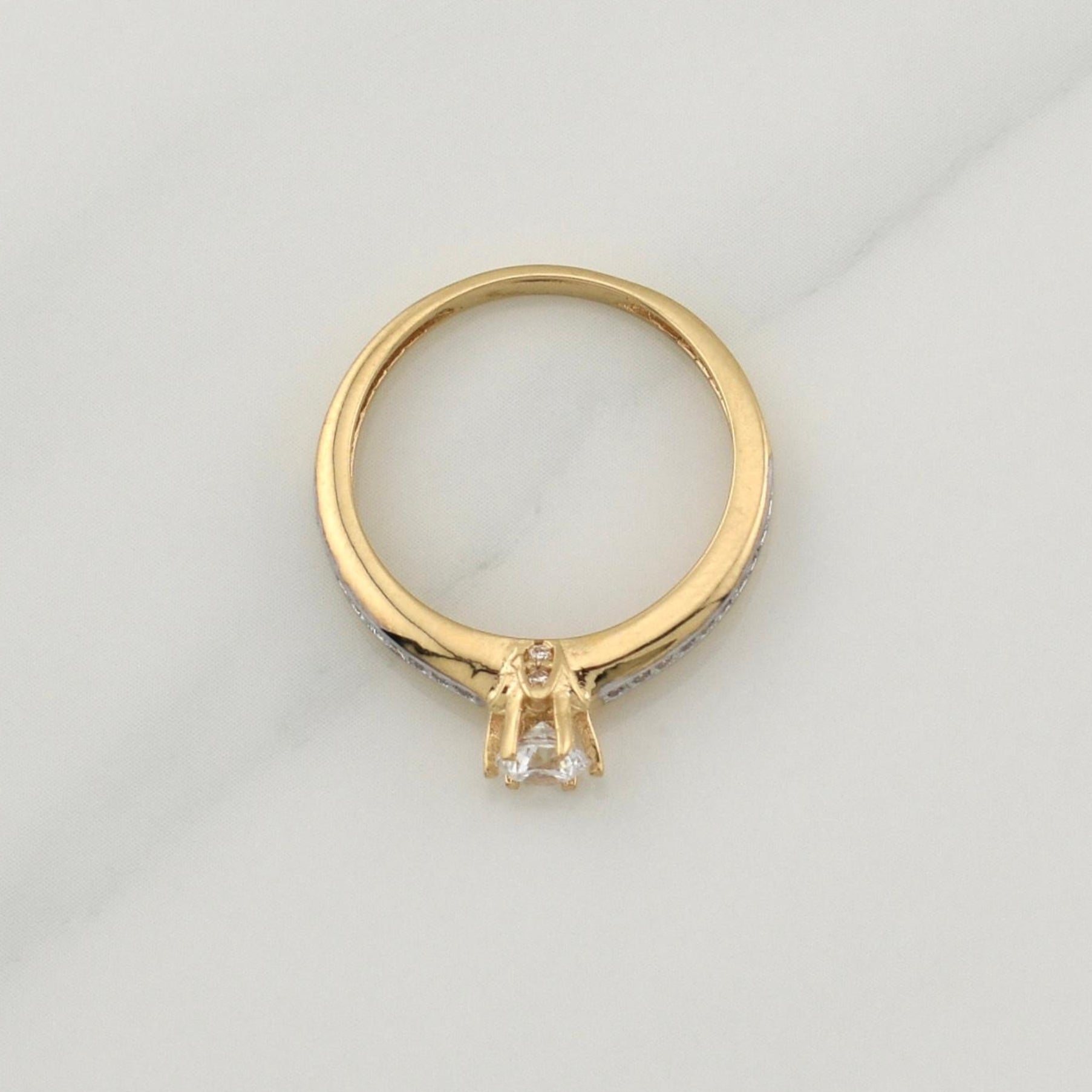 Anillo Solitario 2.4 g / T6 Oro Amarillo 18K