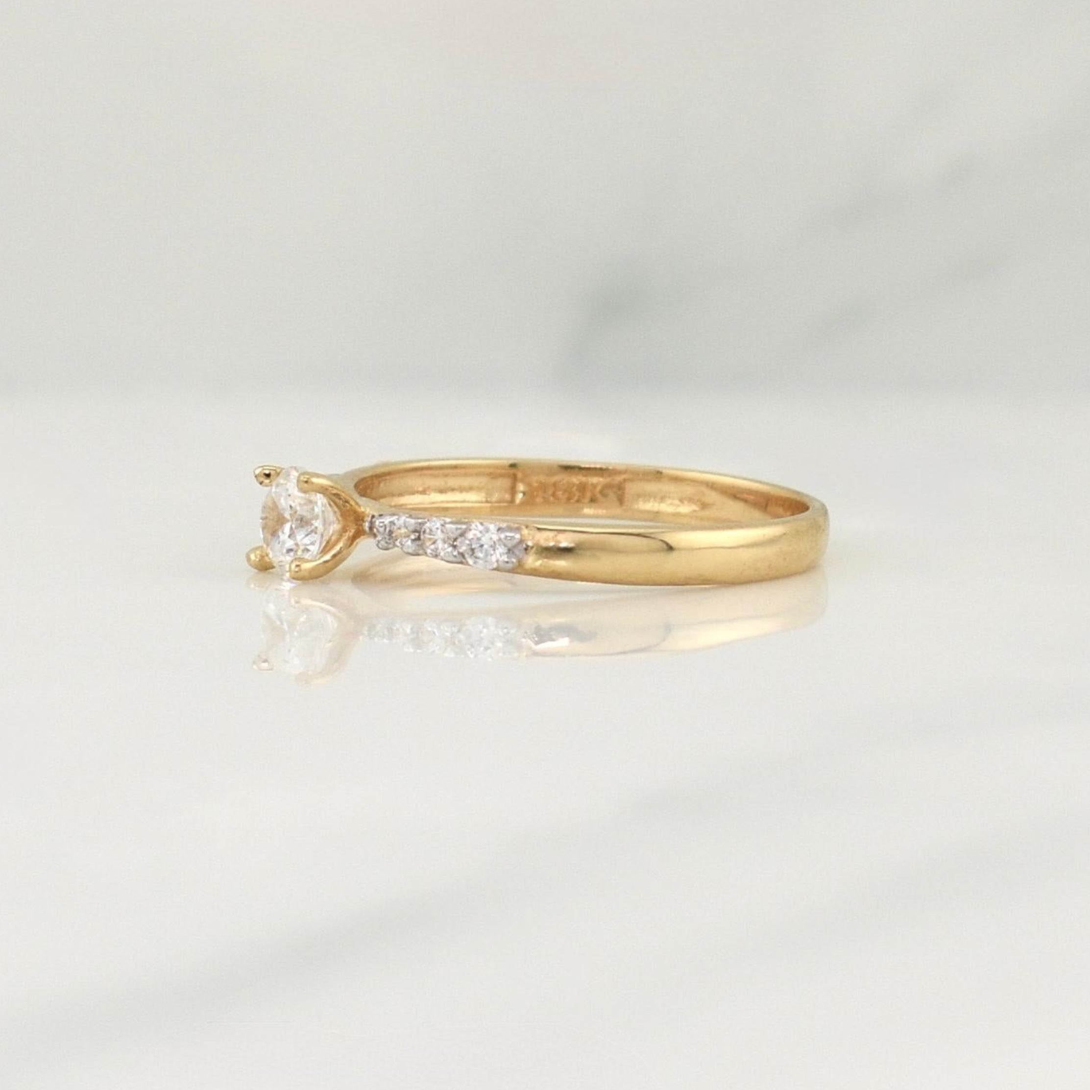 Anillo Solitario 1.6 g / T5,5 Oro Amarillo 18K