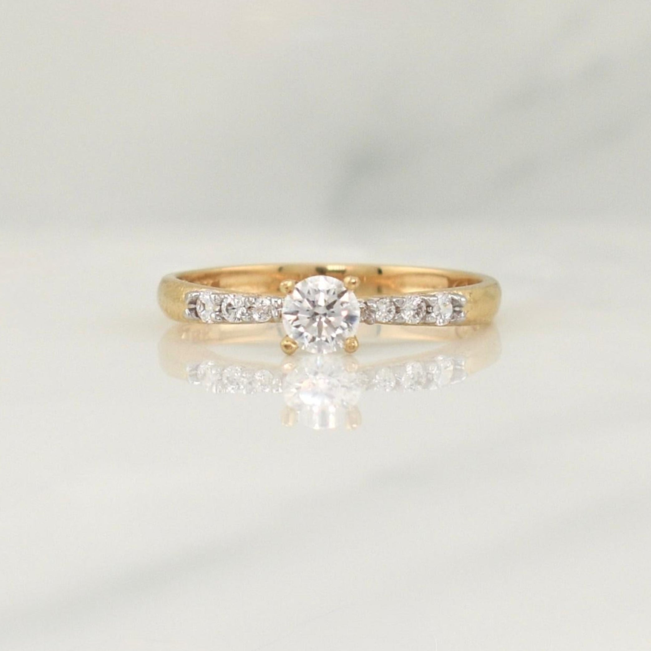 Anillo Solitario 1.6 g / T5,5 Oro Amarillo 18K