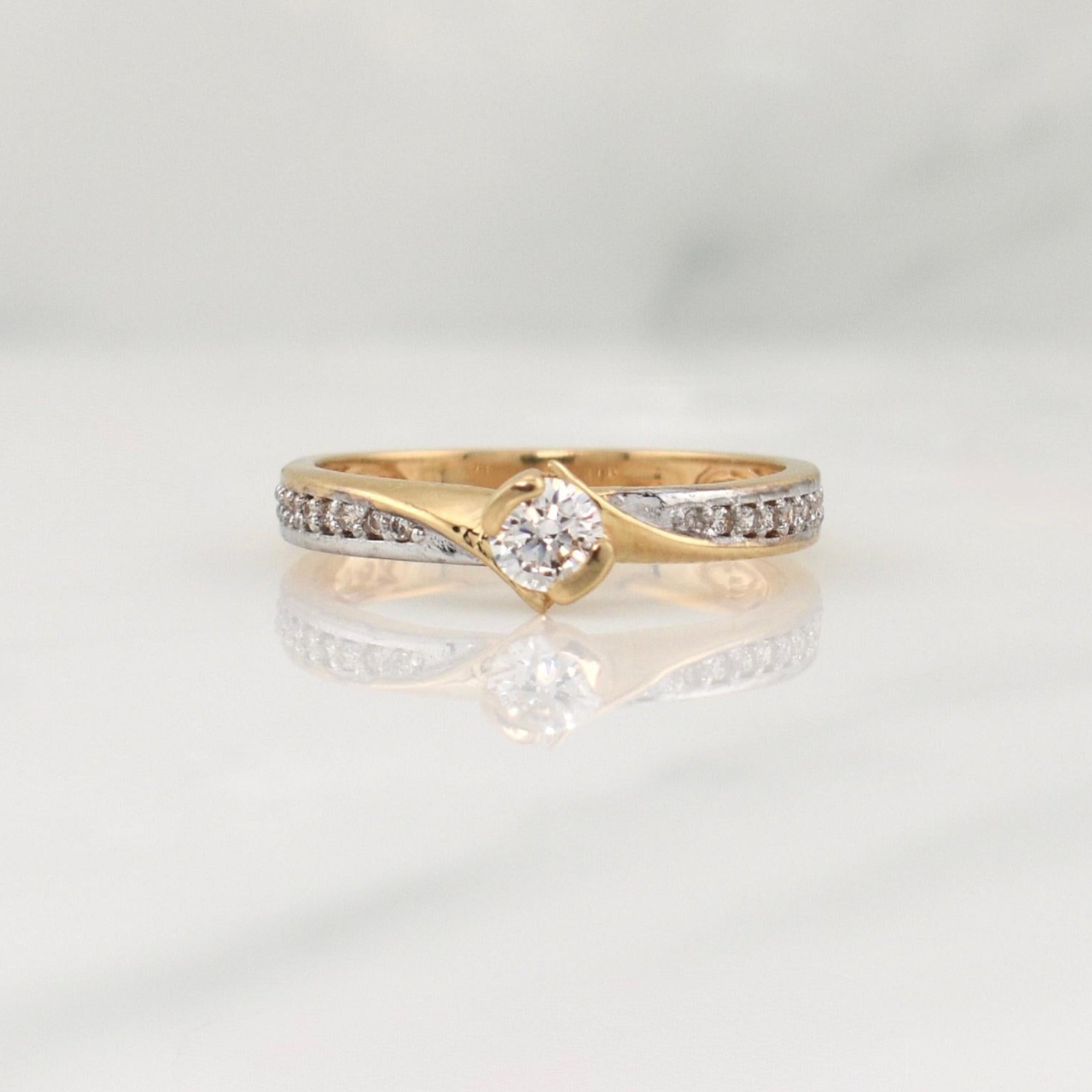 Anillo Solitario 2.75 g / T6,75 Oro Amarillo 18K
