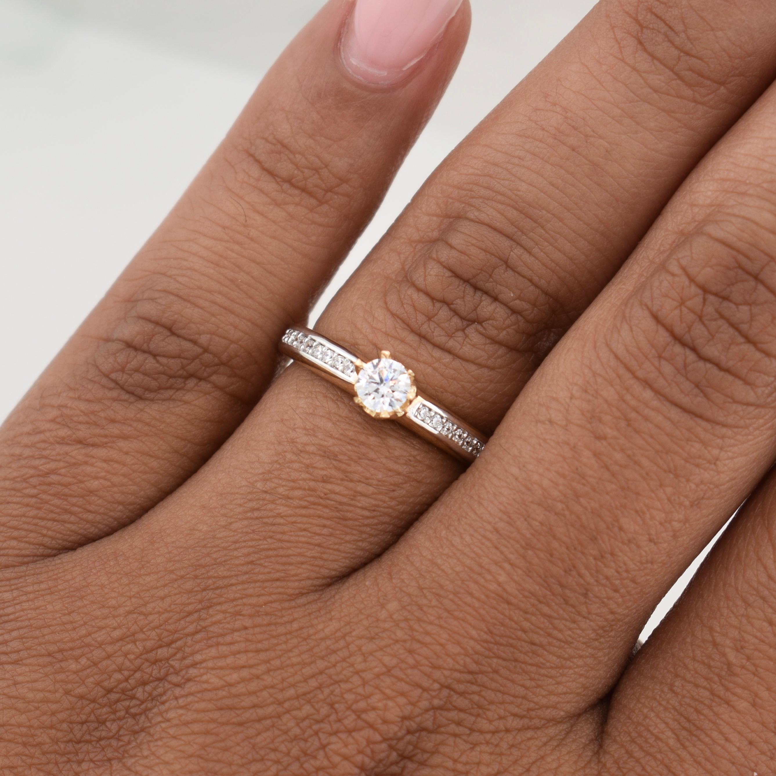 Anillo Solitario 2.4 g / T6 Oro Amarillo 18K
