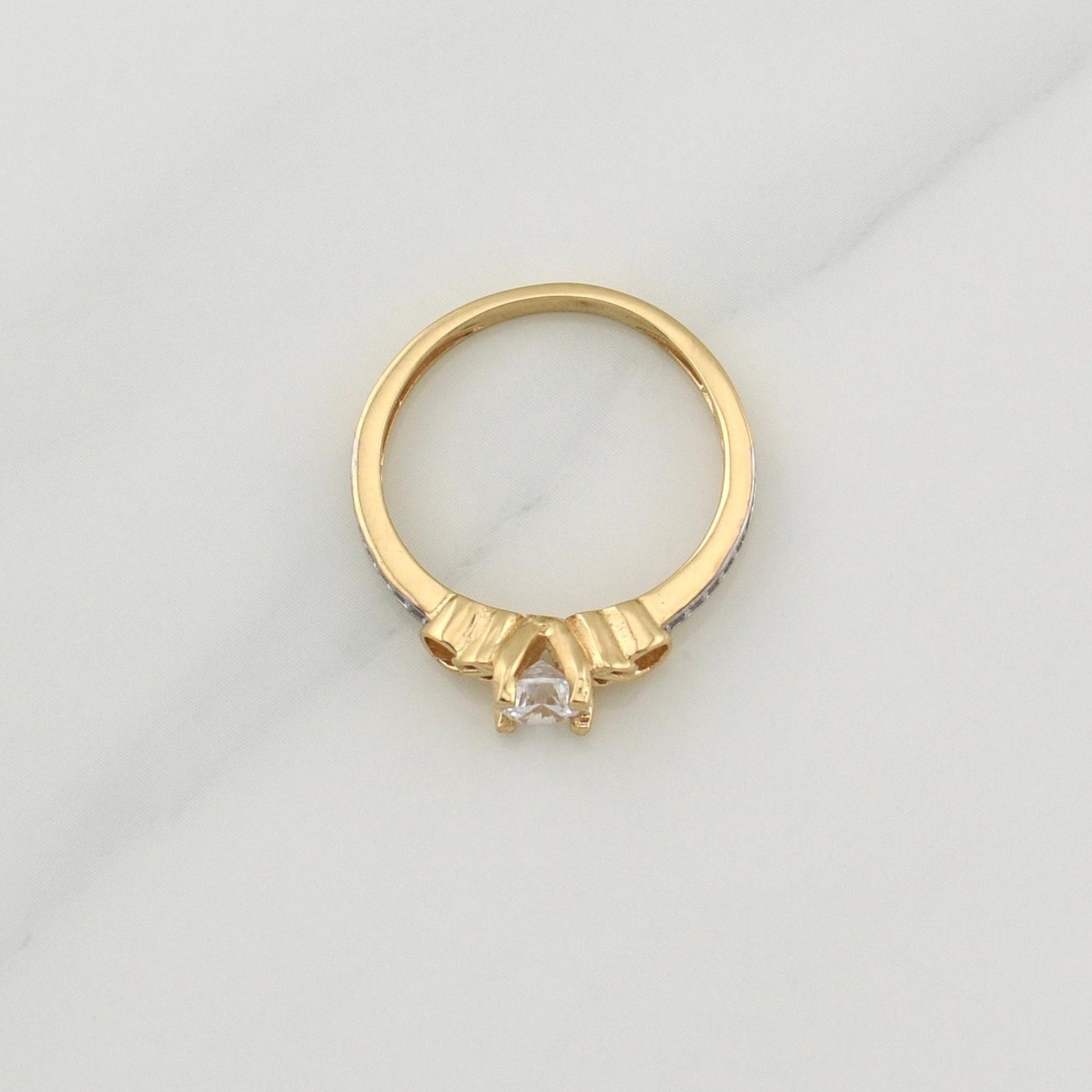Anillo Solitario 2.6 g / T5,75 Oro Amarillo 18K