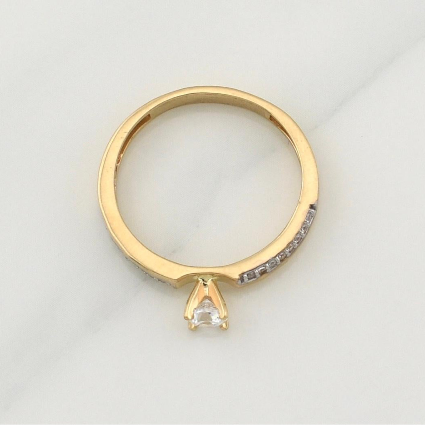 Anillo Solitario 3.4 g / T8 Oro Amarillo 18K