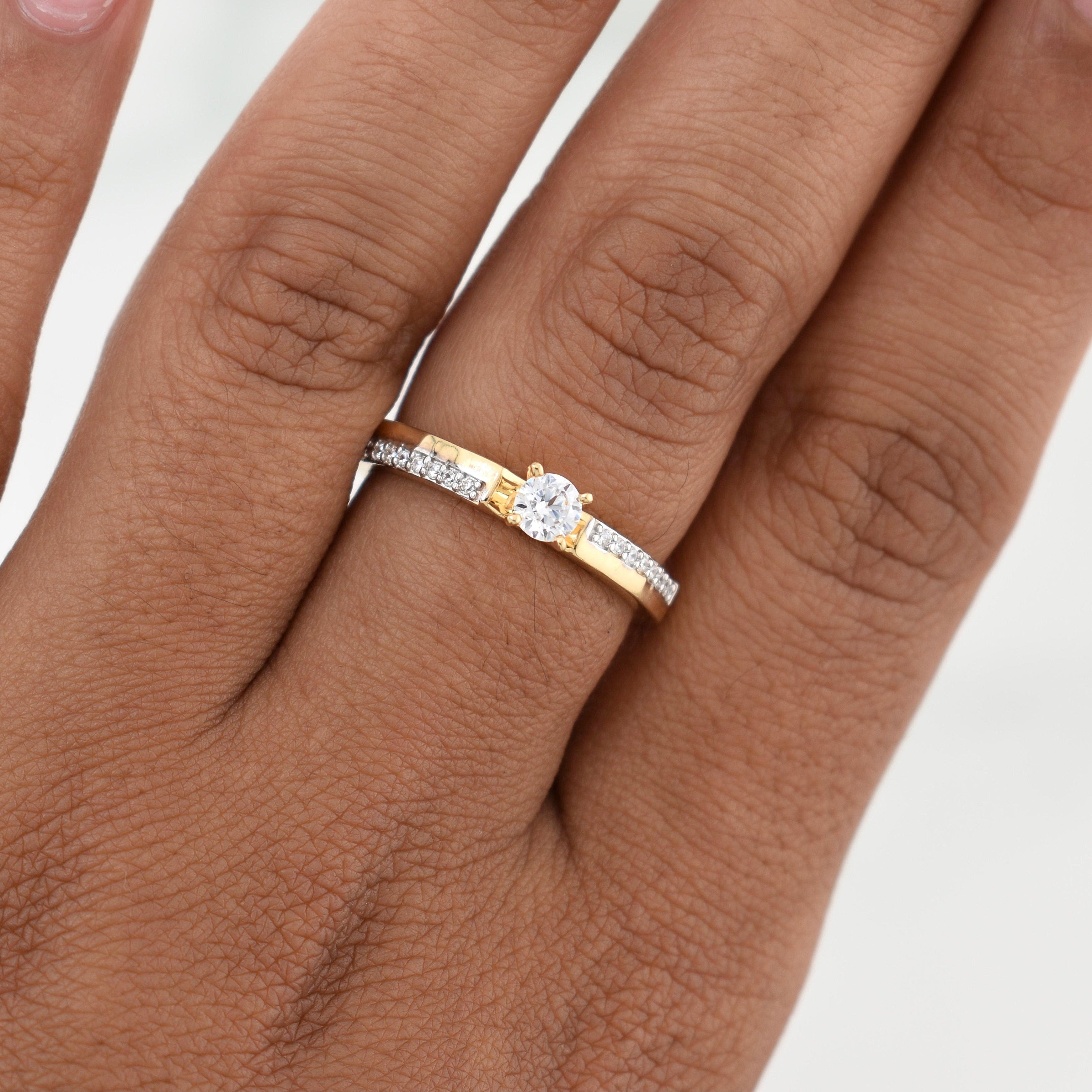 Anillo Solitario 3.4 g / T8 Oro Amarillo 18K