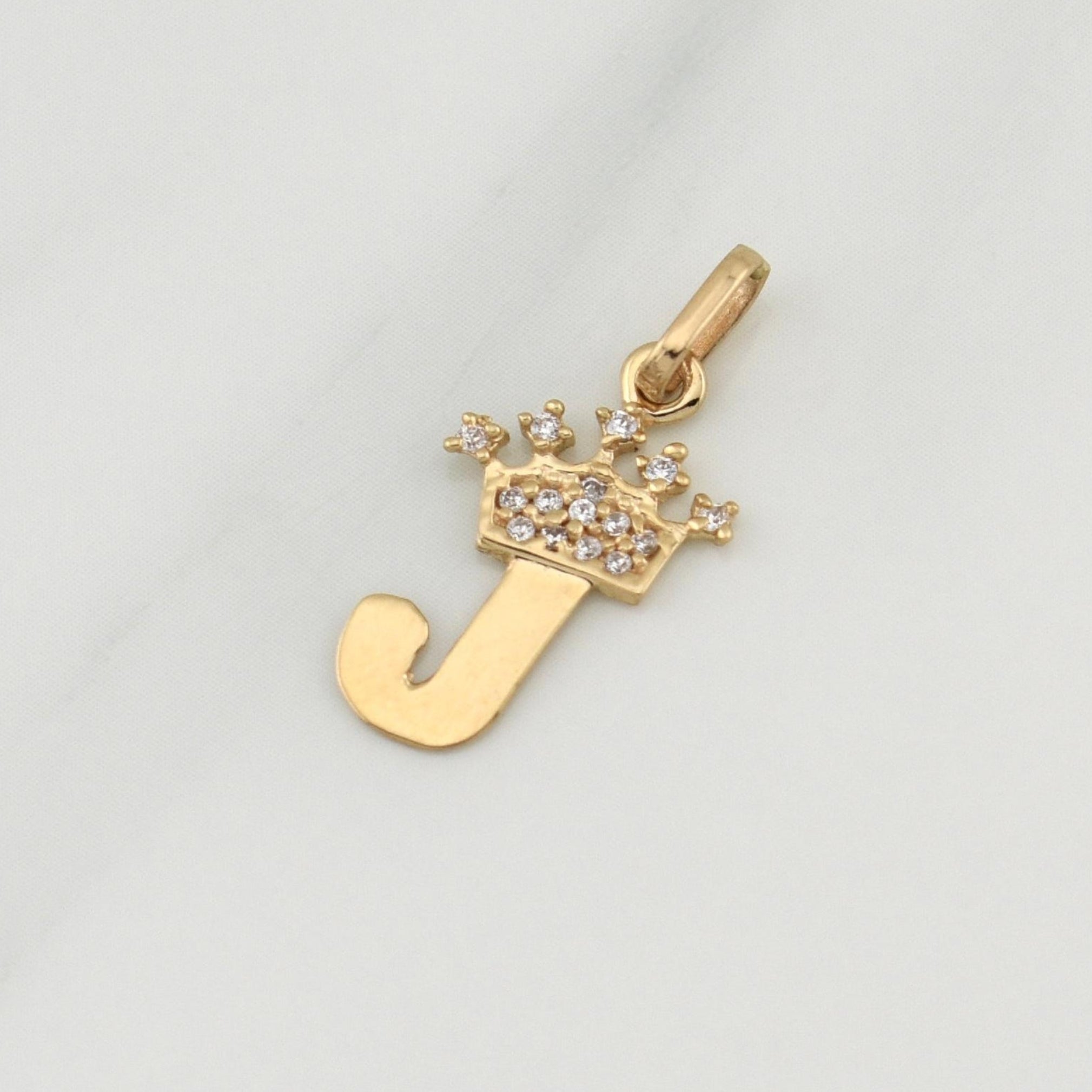 Dije Letra J Corona 0.75 g / 3/4 in Oro Amarillo 18K