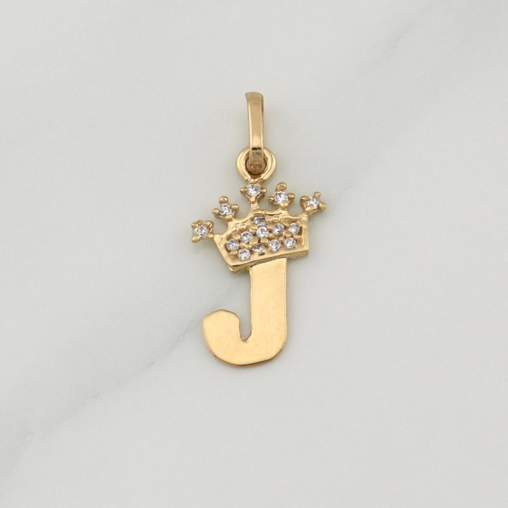 Dije Letra J Corona 0.7 g / 3/4 in Oro Amarillo 18K