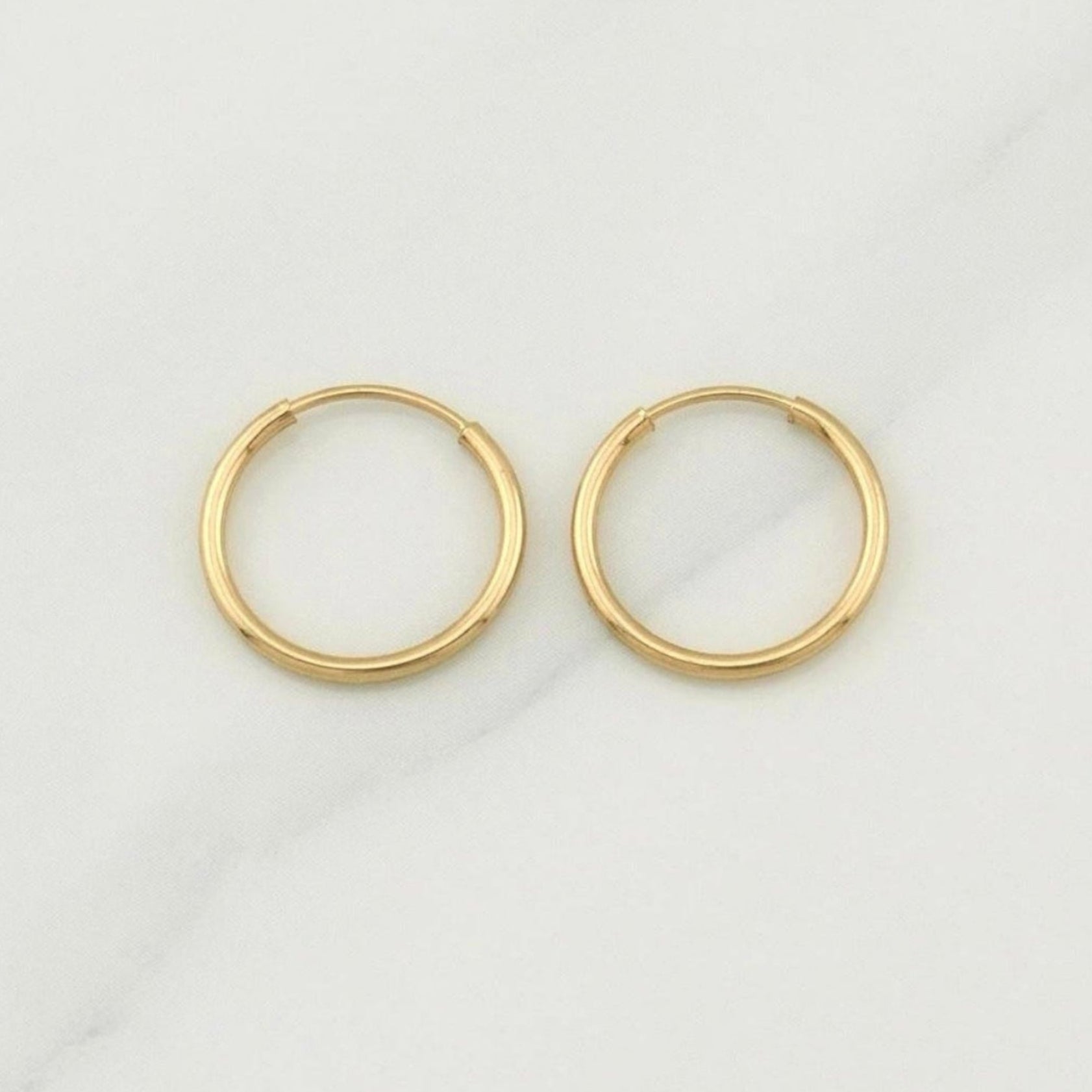 Candongas Aro Liso 0.55 g / 1/2 in Oro Amarillo 18K
