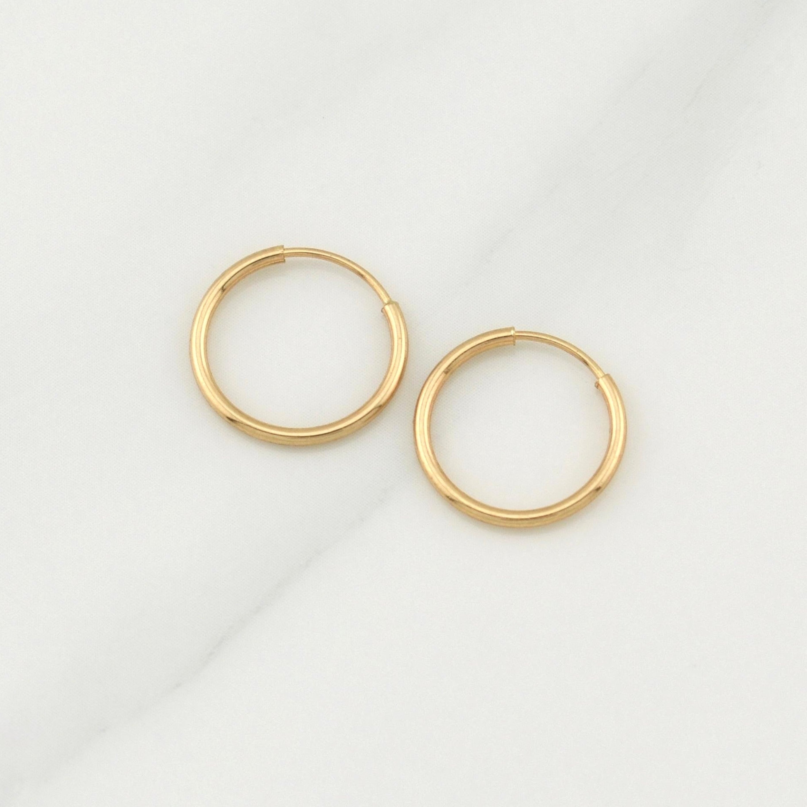 Candongas Aro Liso 0.55 g / 1/2 in Oro Amarillo 18K