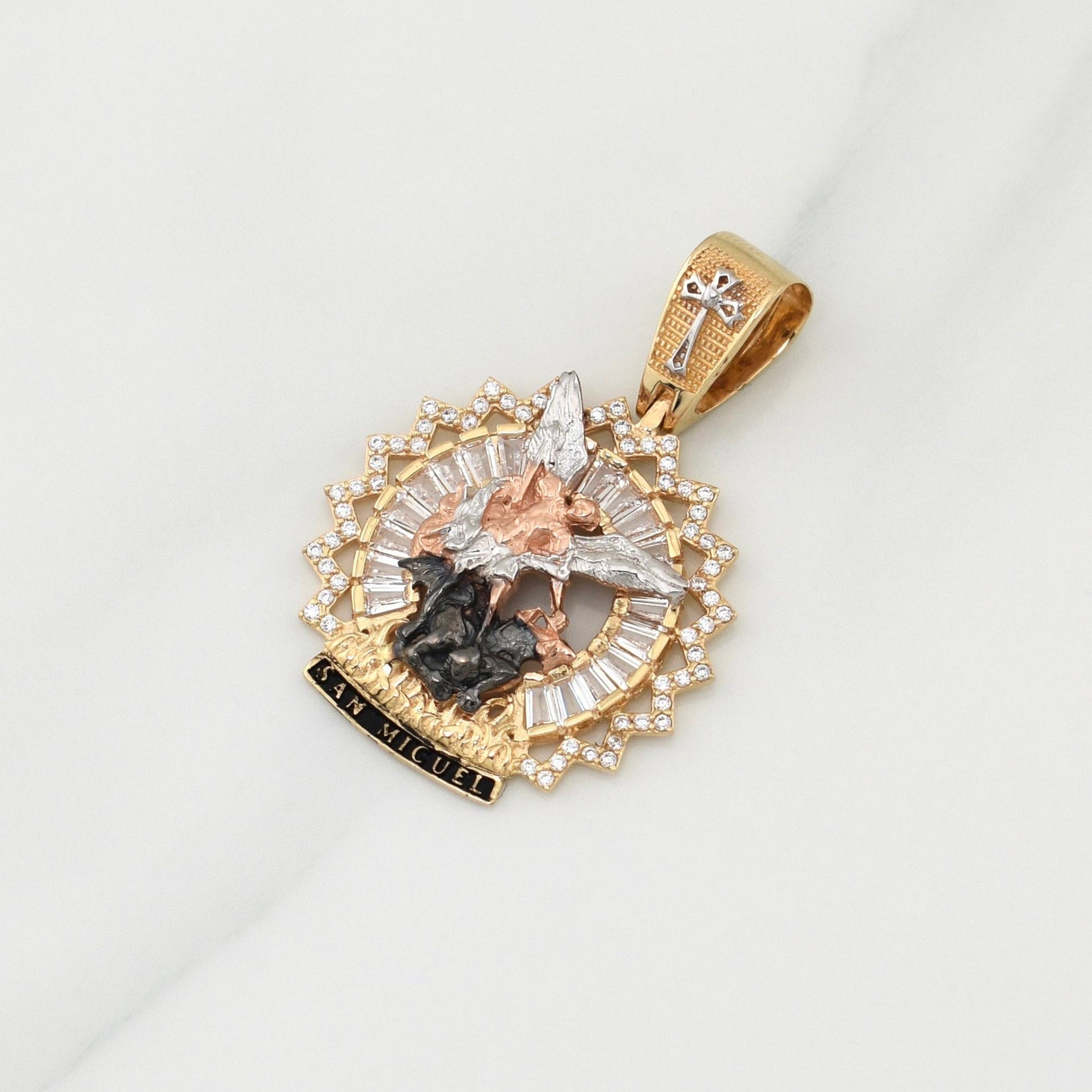 Pendant Archangel Saint Michael 7.1 g / 1 1/2 in Three Golds 18K