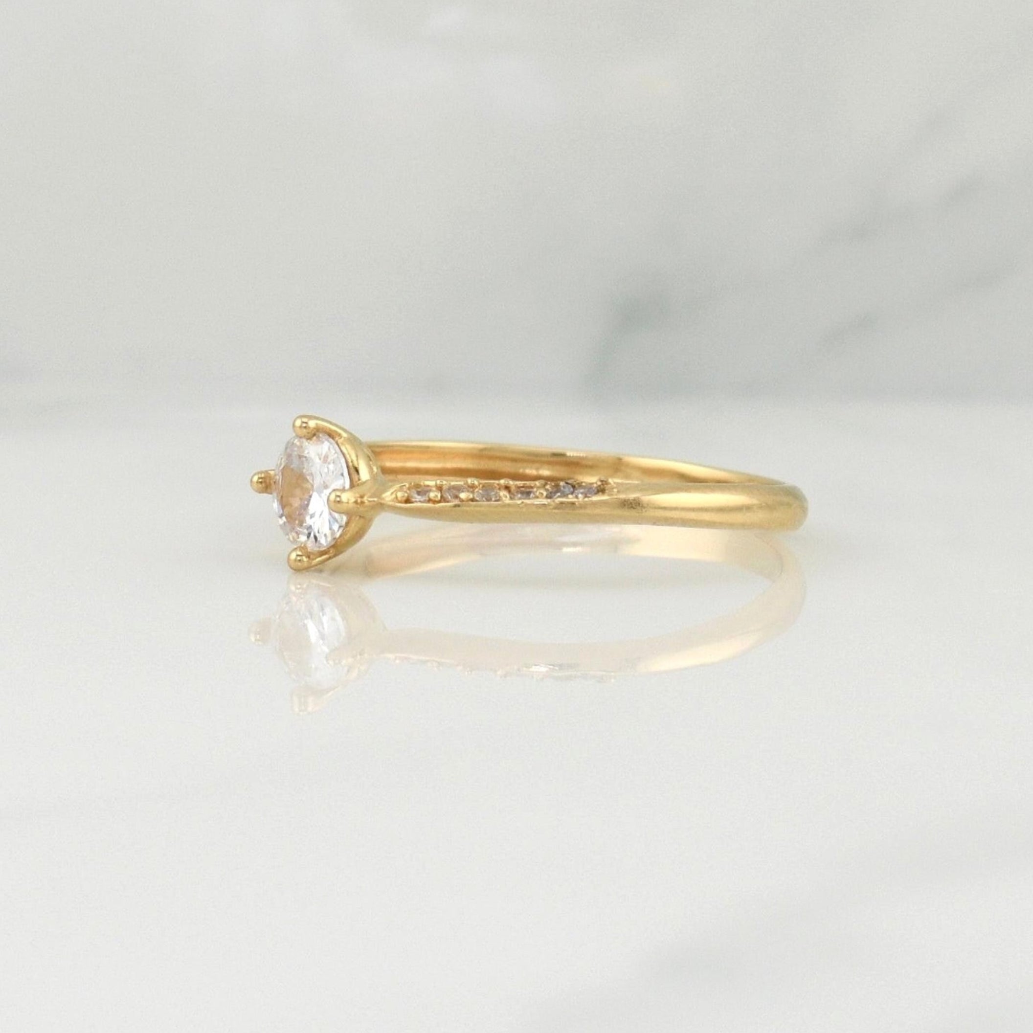 Anillo Solitario 2.05 g / T9 Oro Amarillo 18K