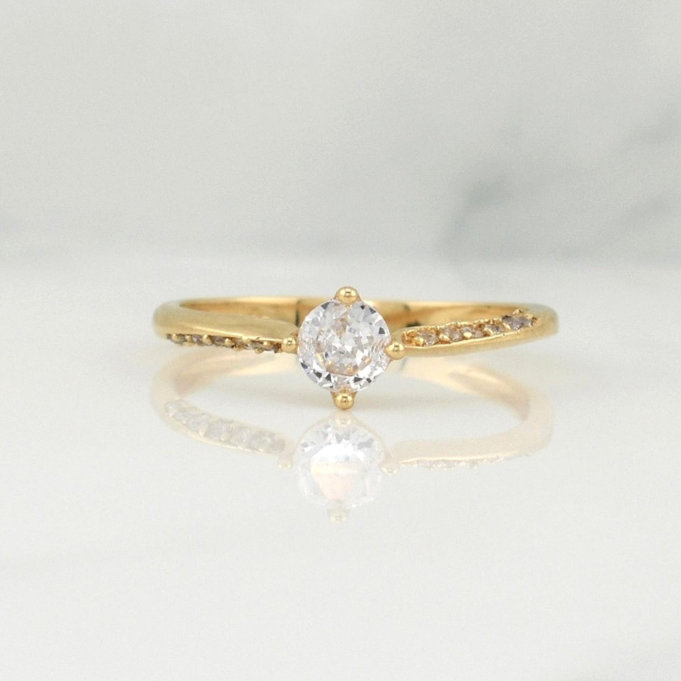 Anillo Solitario 2.05 g / T9 Oro Amarillo 18K
