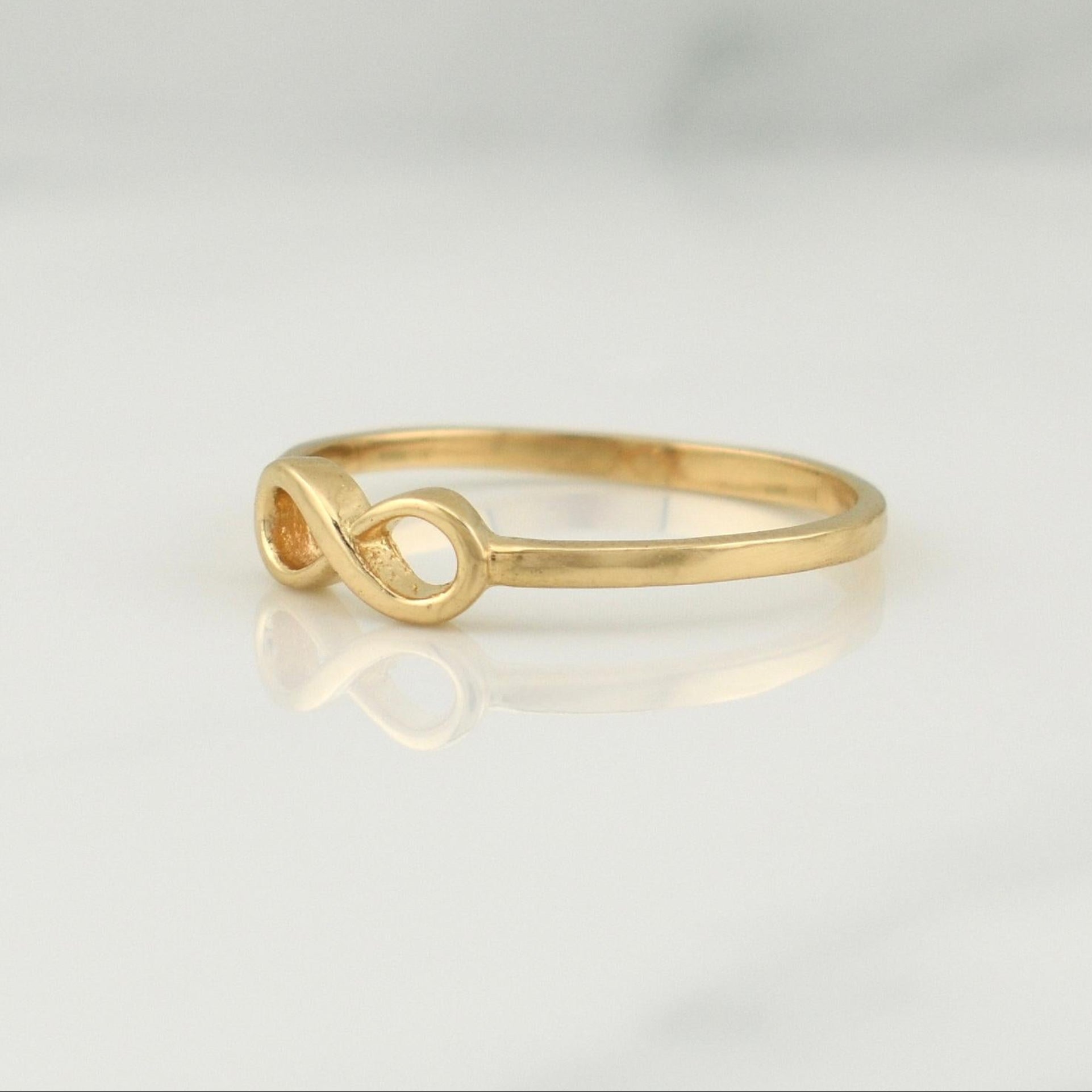Anillo Infinito 1.5 g / T7 Oro Amarillo 18K