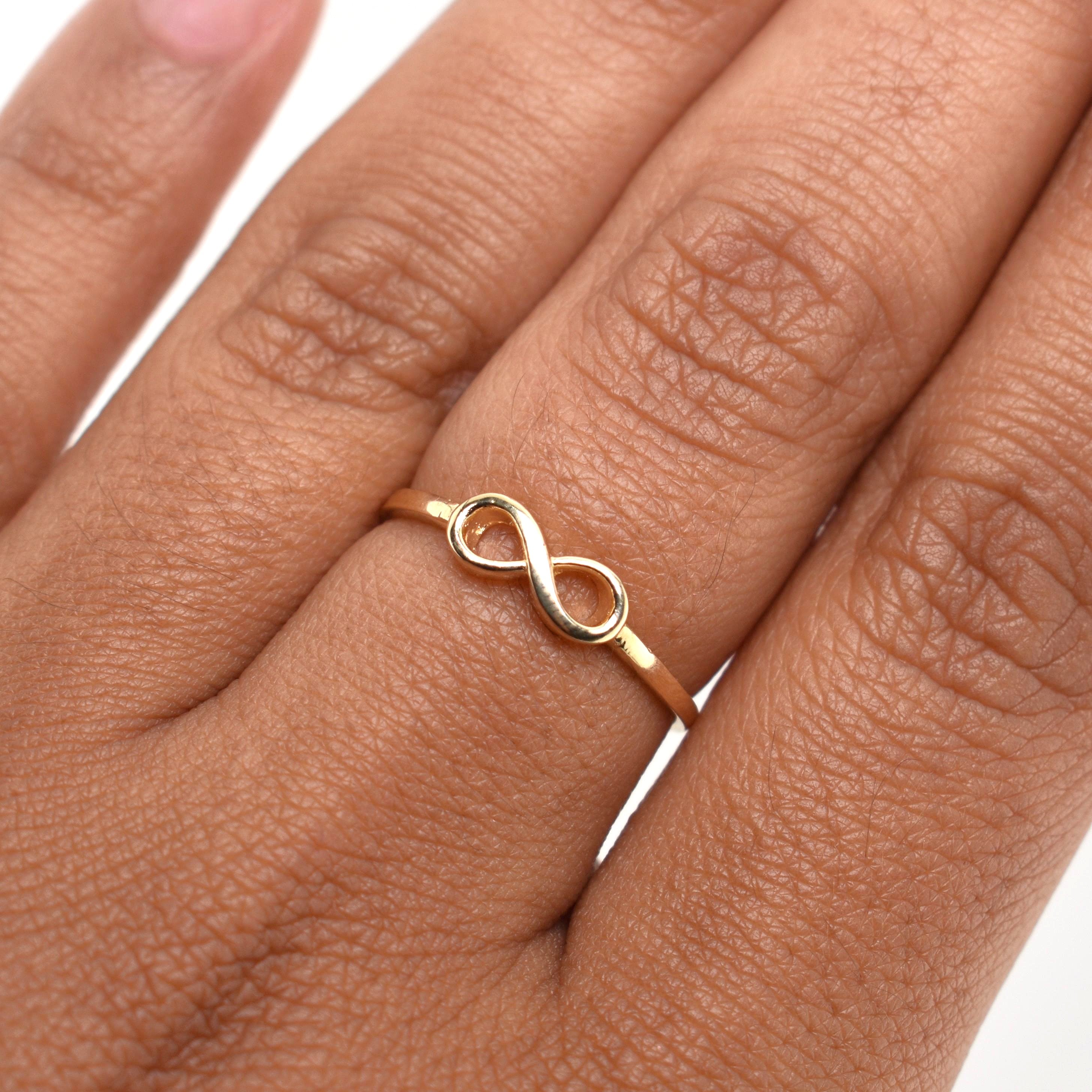 Anillo Infinito 1.45 g / T7,5 Oro Amarillo 18K
