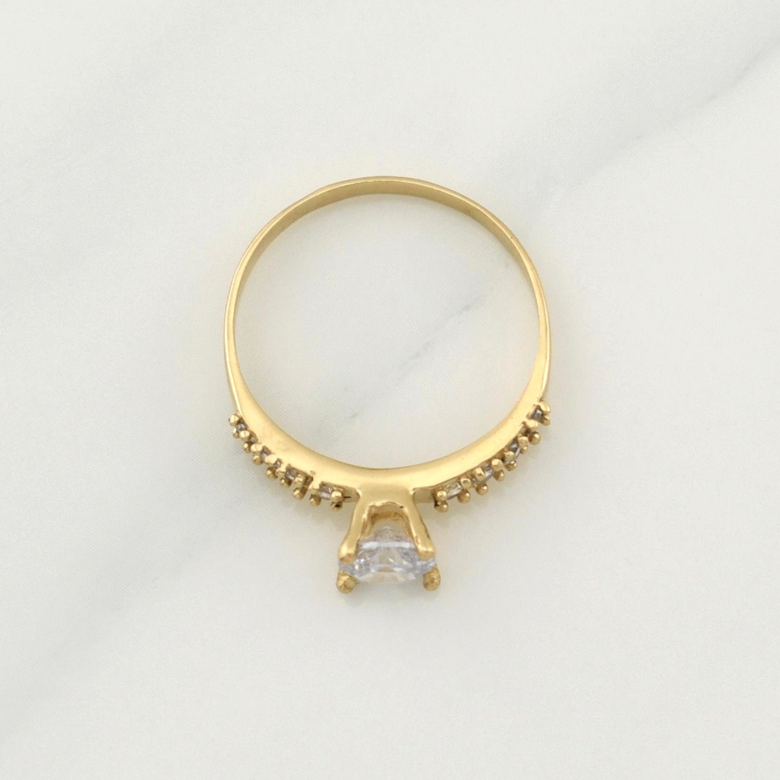 Solitaire Ring 2.1 g / T6.75 Yellow Gold 18K