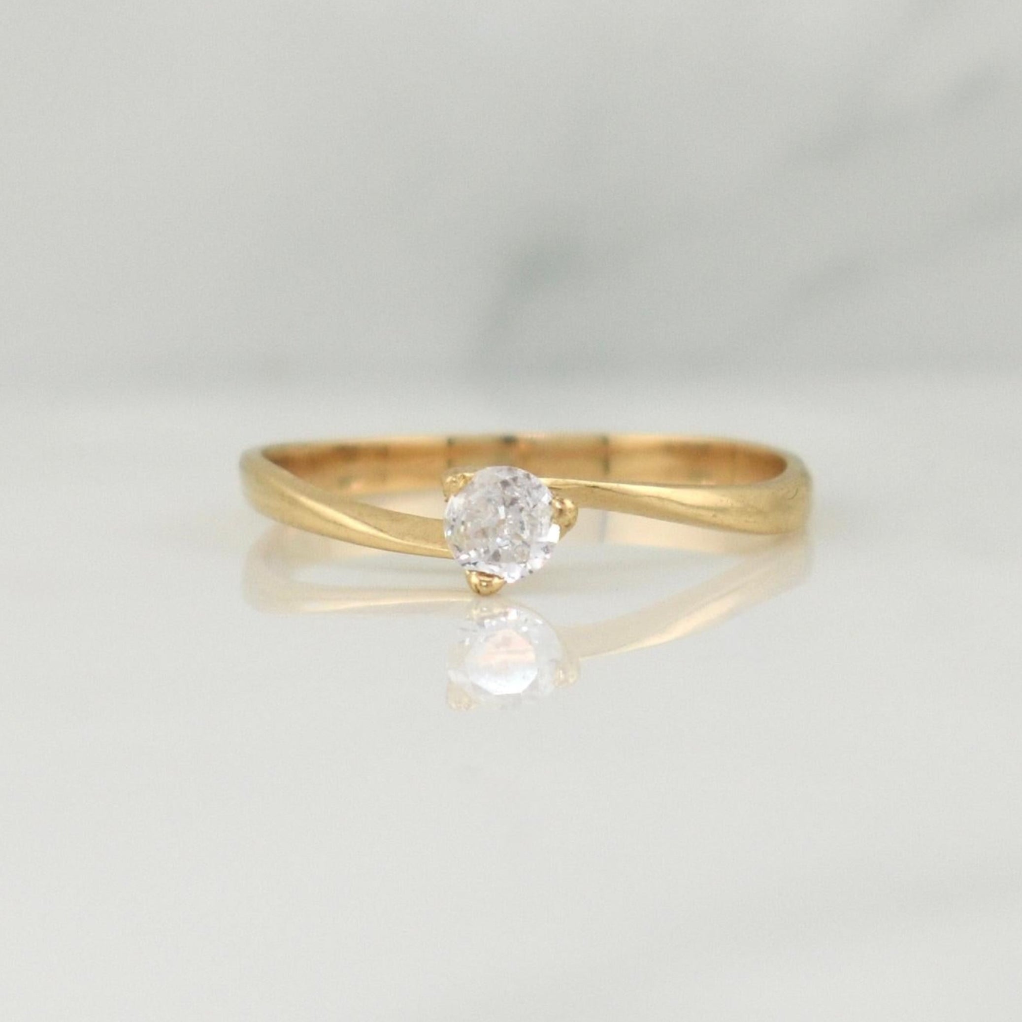 Anillo Solitario 1.15 g / T5,75 Oro Amarillo 18K