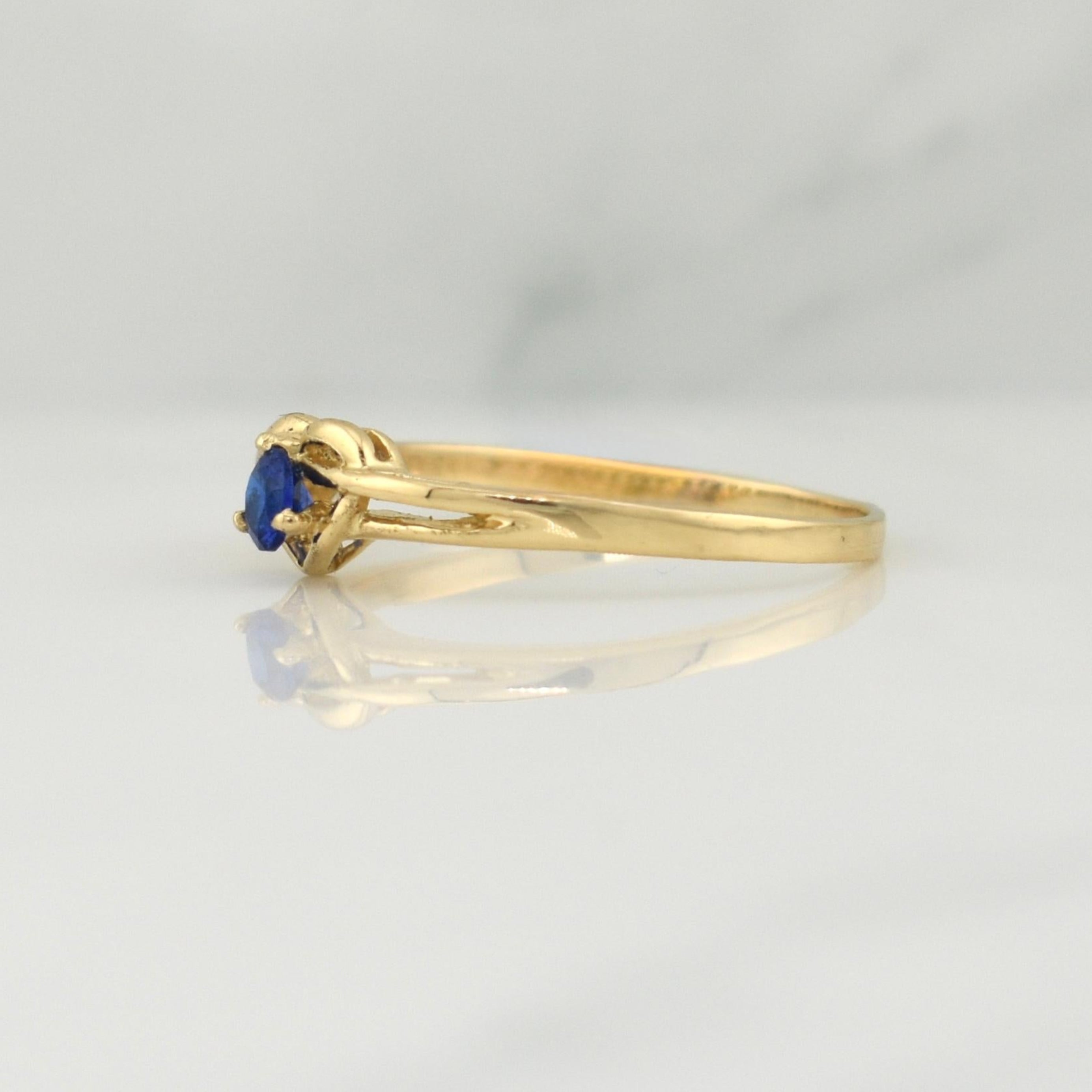 Anillo Corazon 1.75 g / T7,5 Oro Amarillo 18K