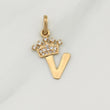Dije Letra V Corona 0.85 g / 3/4 in Oro Amarillo 18K