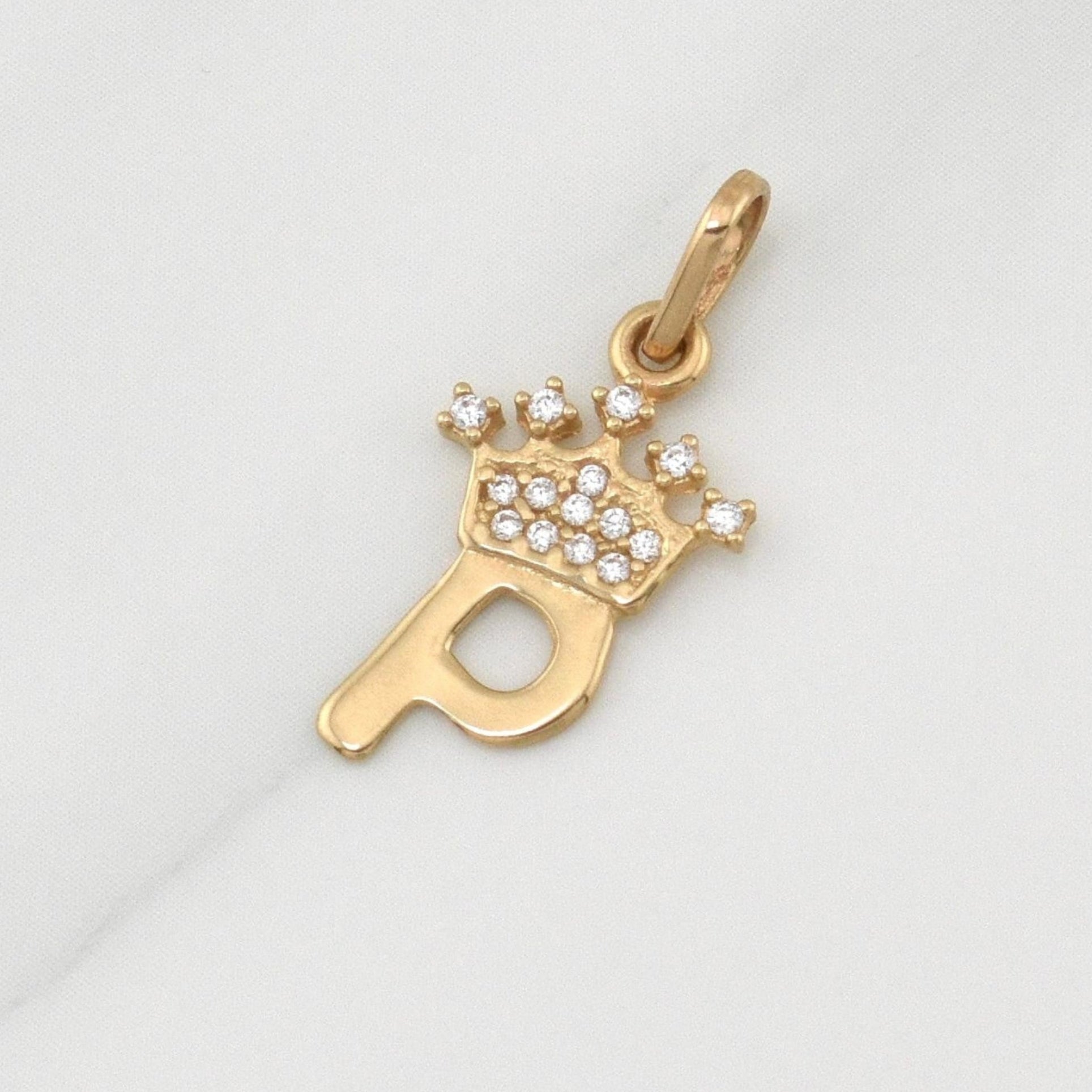 Dije Letra P Corona 0.8 g / 3/4 in Oro Amarillo 18K
