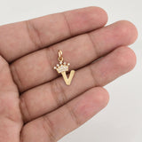 Dije Letra V Corona 0.85 g / 3/4 in Oro Amarillo 18K