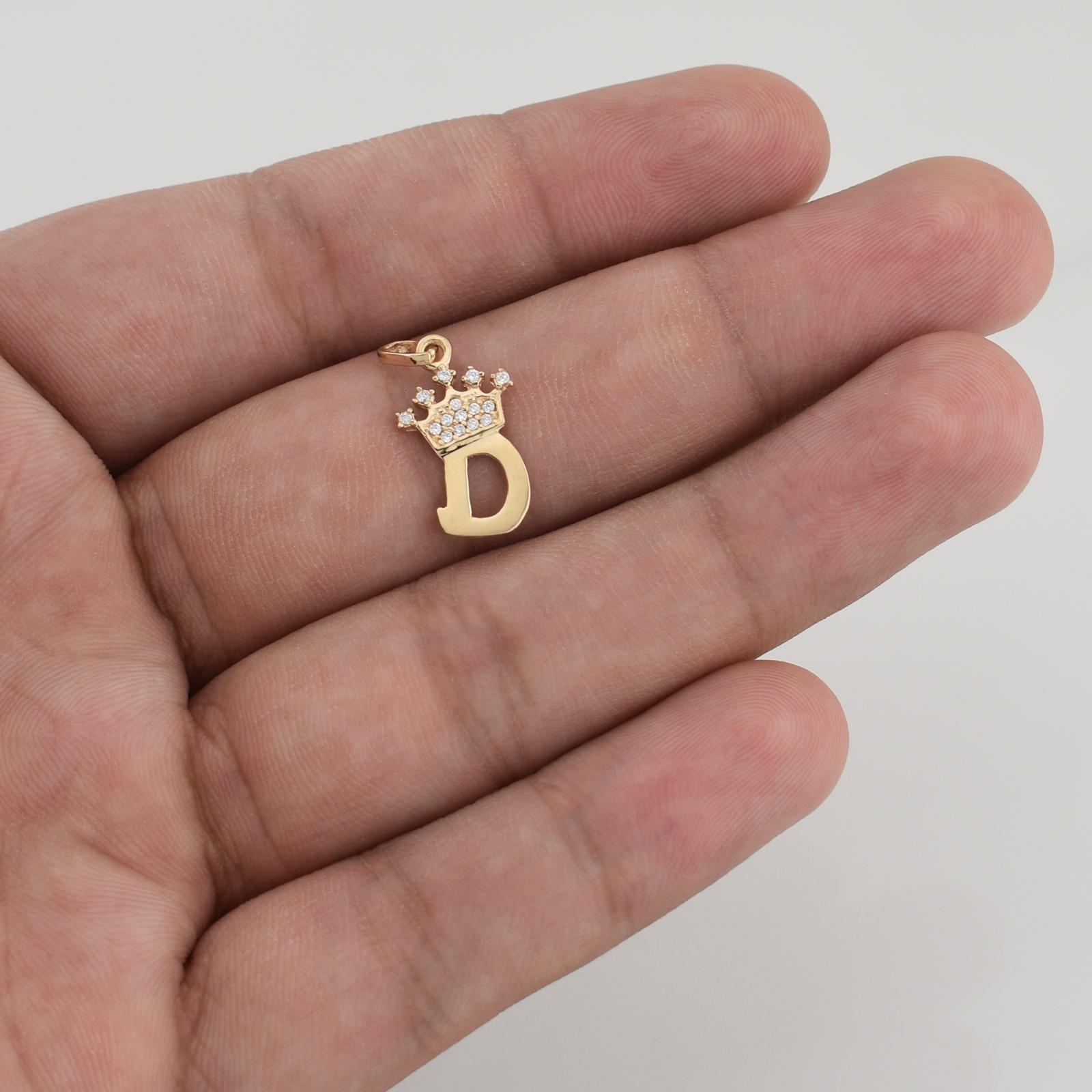 Dije Letra D Corona 0.8 g / 3/4 in Oro Amarillo 18K