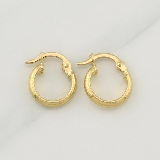 Candongas Punteadas 0.95 g / 1/2 in Oro Amarillo 18K