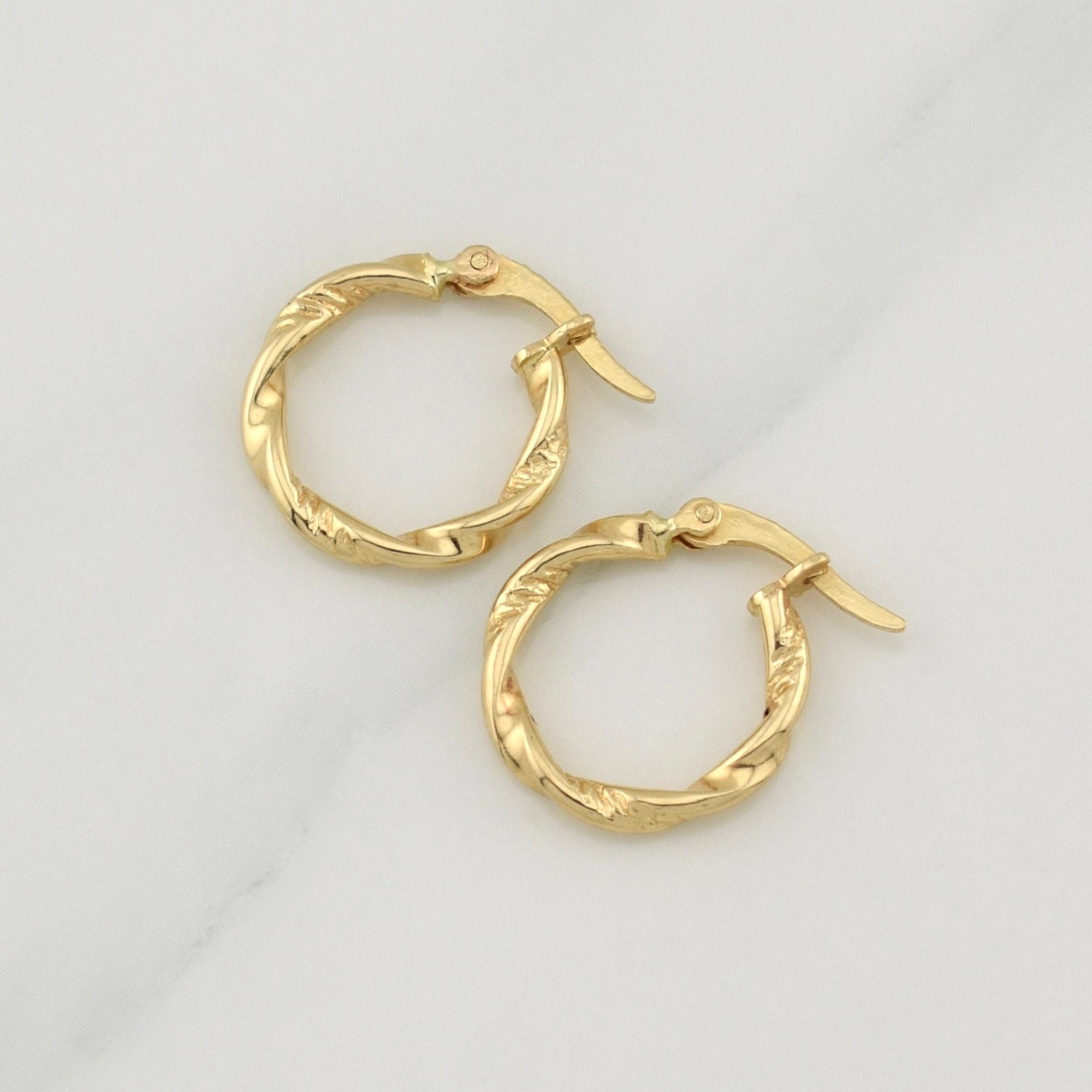 Candongas Sari 1.25 g / 3/4 in Oro Amarillo 18K