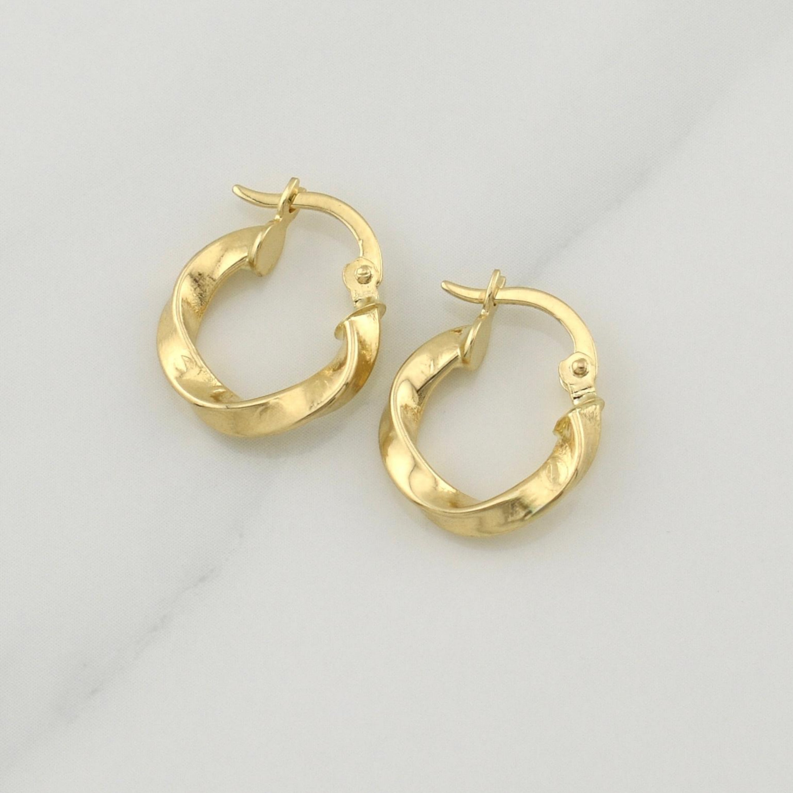Candongas Kari 1.3 g / 1/2 in Oro Amarillo 18K