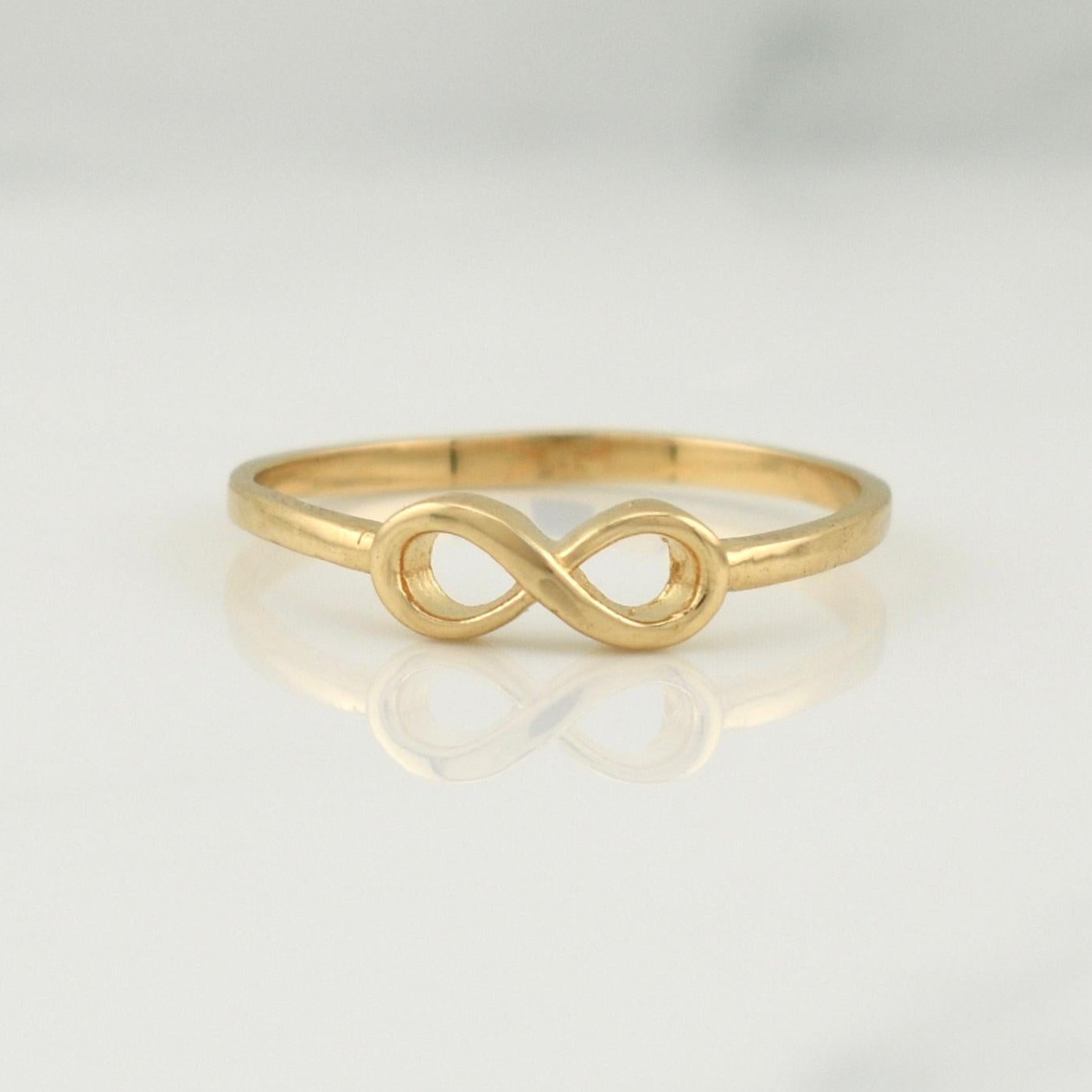 Anillo Infinito 1.5 g / T7 Oro Amarillo 18K