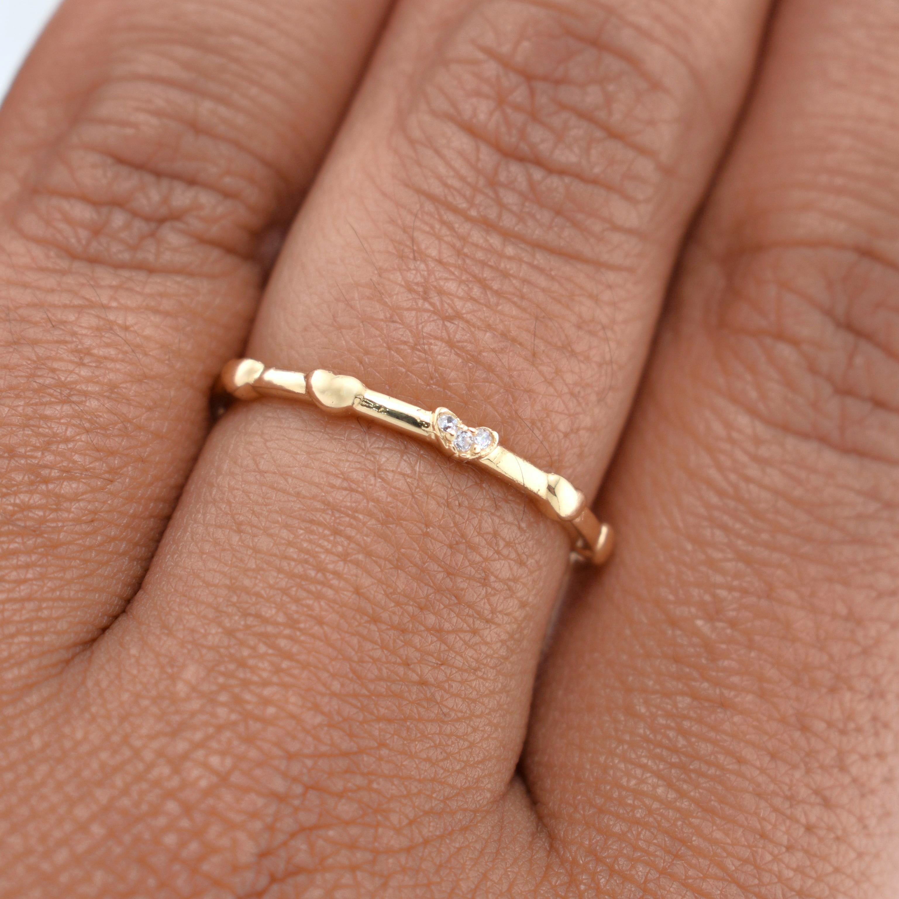 Anillo Mini Corazones 1.45 g / T7,75 Oro Amarillo 18K