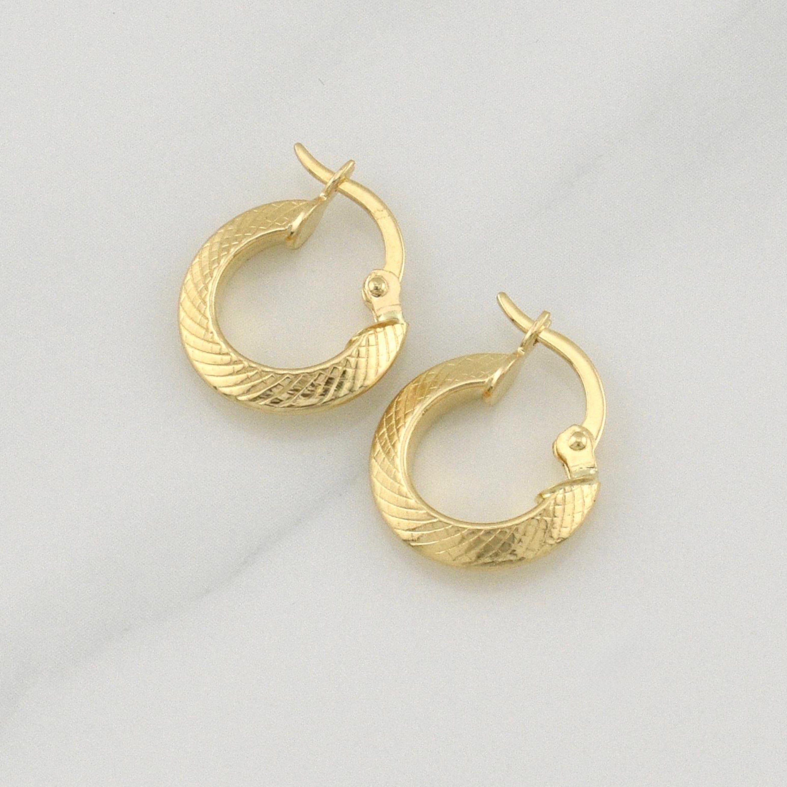 Candongas Clau Rayado 1.35 g / 1/2 in Oro Amarillo 18K