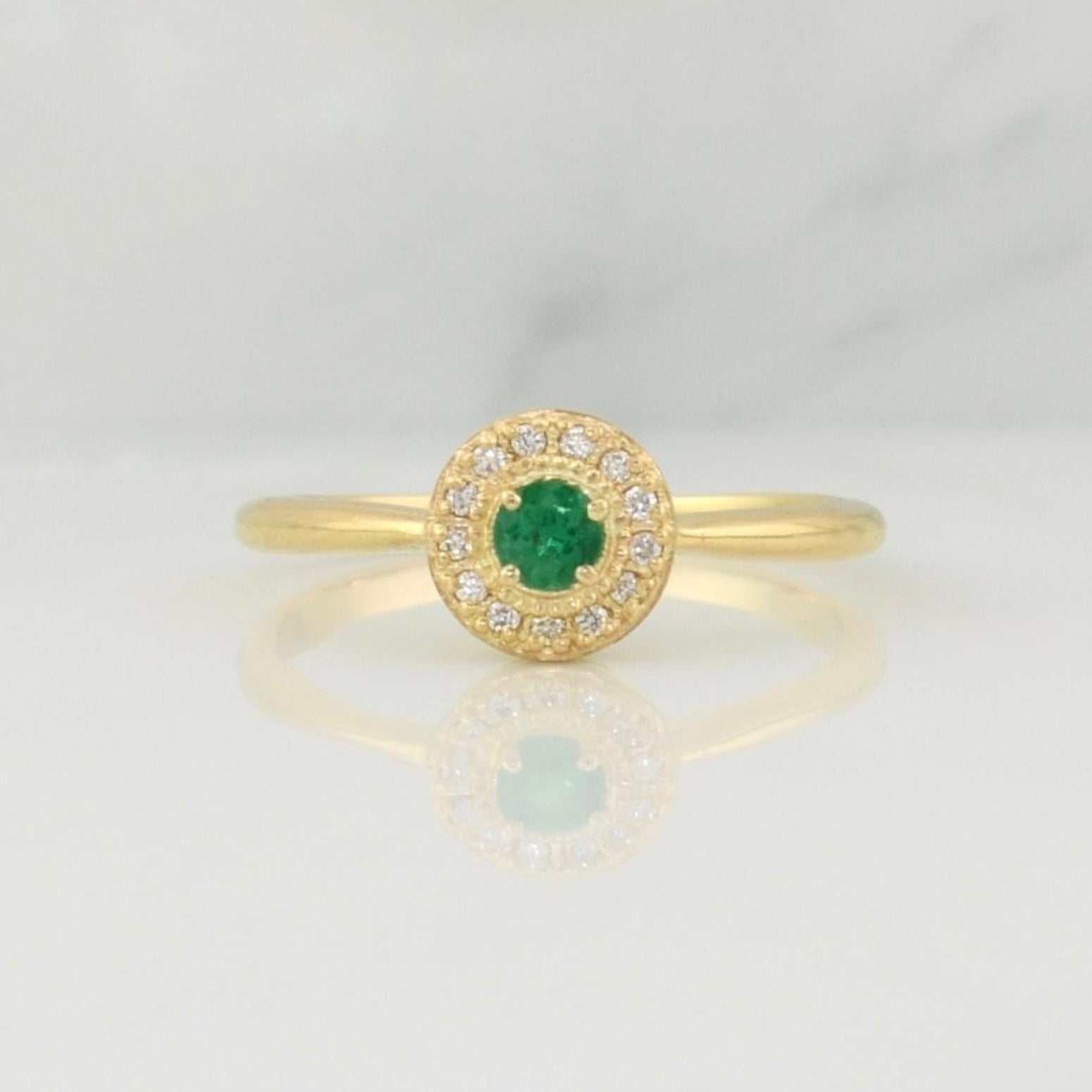 Emerald Halo Ring 0.11cts Diamonds 0.05cts 2.3g / Size 6.50 Yellow Gold 18K