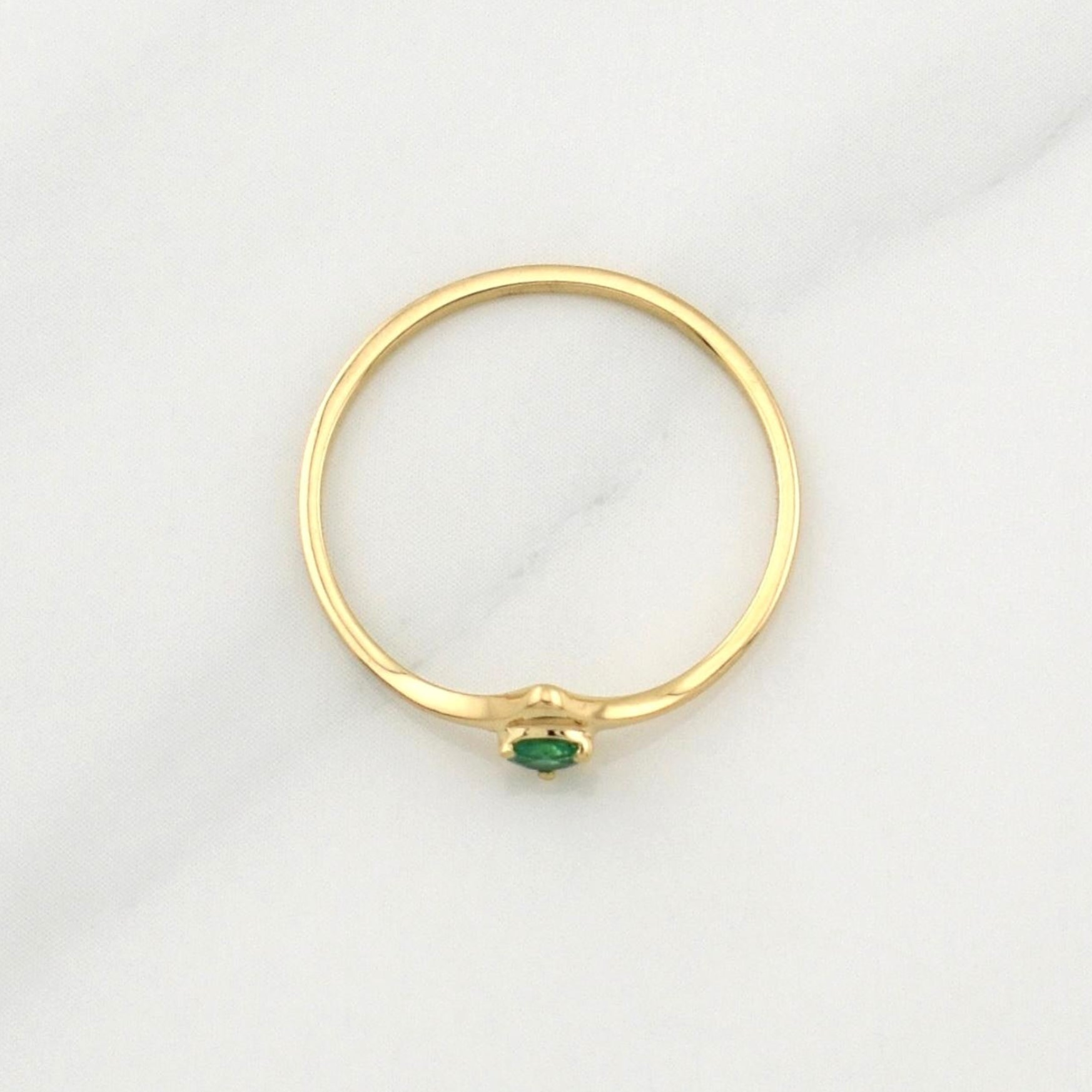 Centered Arrow Emerald Ring 0.06pts 0.9g / T5.75 18K Yellow Gold